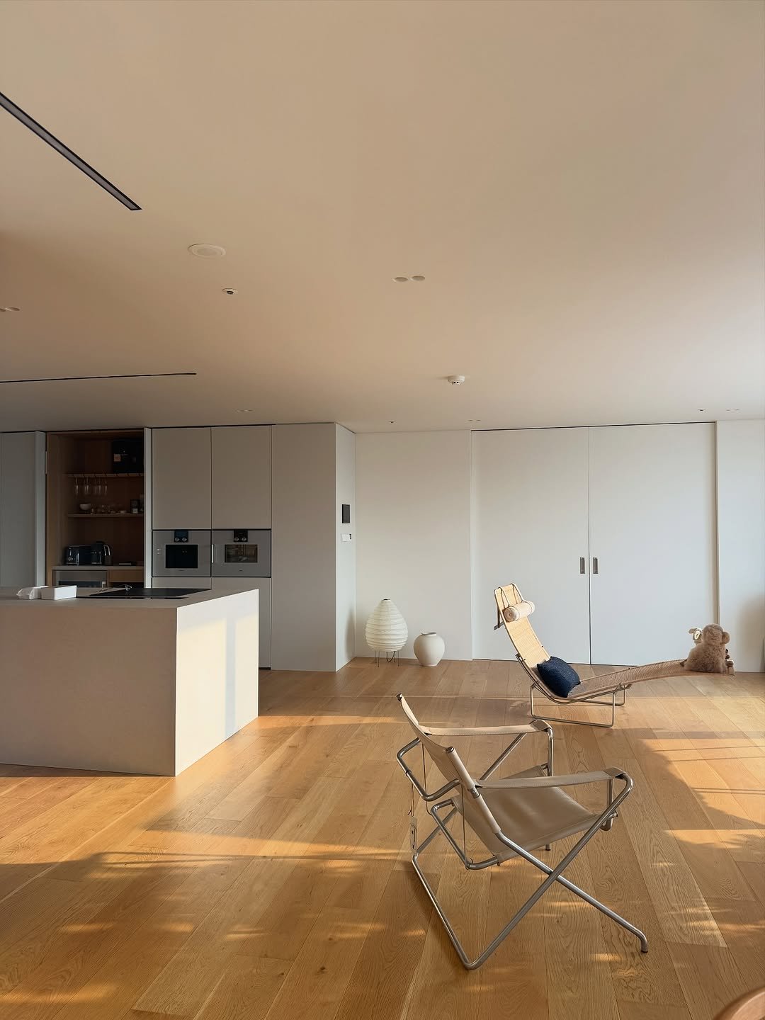 Photo by Sun Hyerim on January 19, 2026. May be an image of chaise lounge, indoors and text.