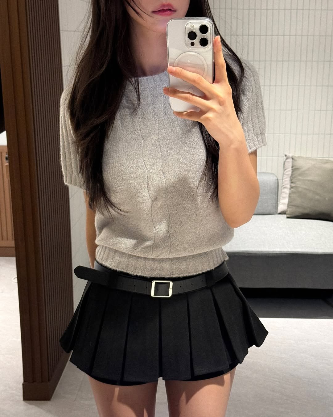 Photo by 레브도르ㅣ코대리 on March 19, 2026. May be a selfie of top, skirt, miniskirt and text.