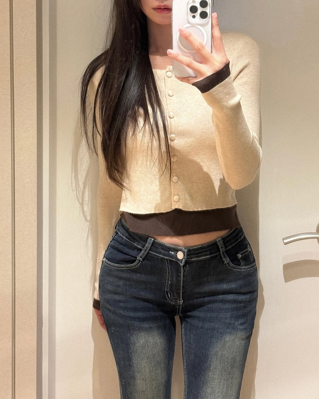 Photo by 레브도르ㅣ코대리 on February 25, 2026. May be a selfie of top and text.