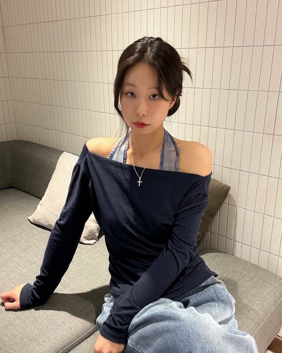 Photo by 레브도르ㅣ코대리 on March 06, 2026. May be an image of one or more people, hair, top and text.