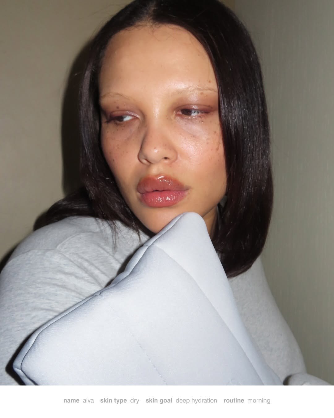 Photo by rhode skin on January 10, 2026. May be a closeup of one or more people, eyeliner, hair, makeup, magazine and text.