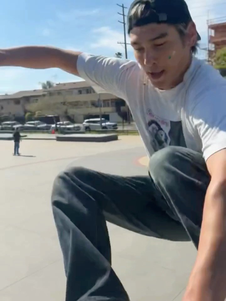 rhode 게시물 이미지: spot motion 🍄 a day on the move with @evanmock...