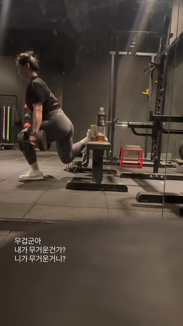 ria__fit 게시물 이미지: 2025 10 23
 
그냥하는중
생각이 많으면 해결되기보단
감정소비가 더 커져서...