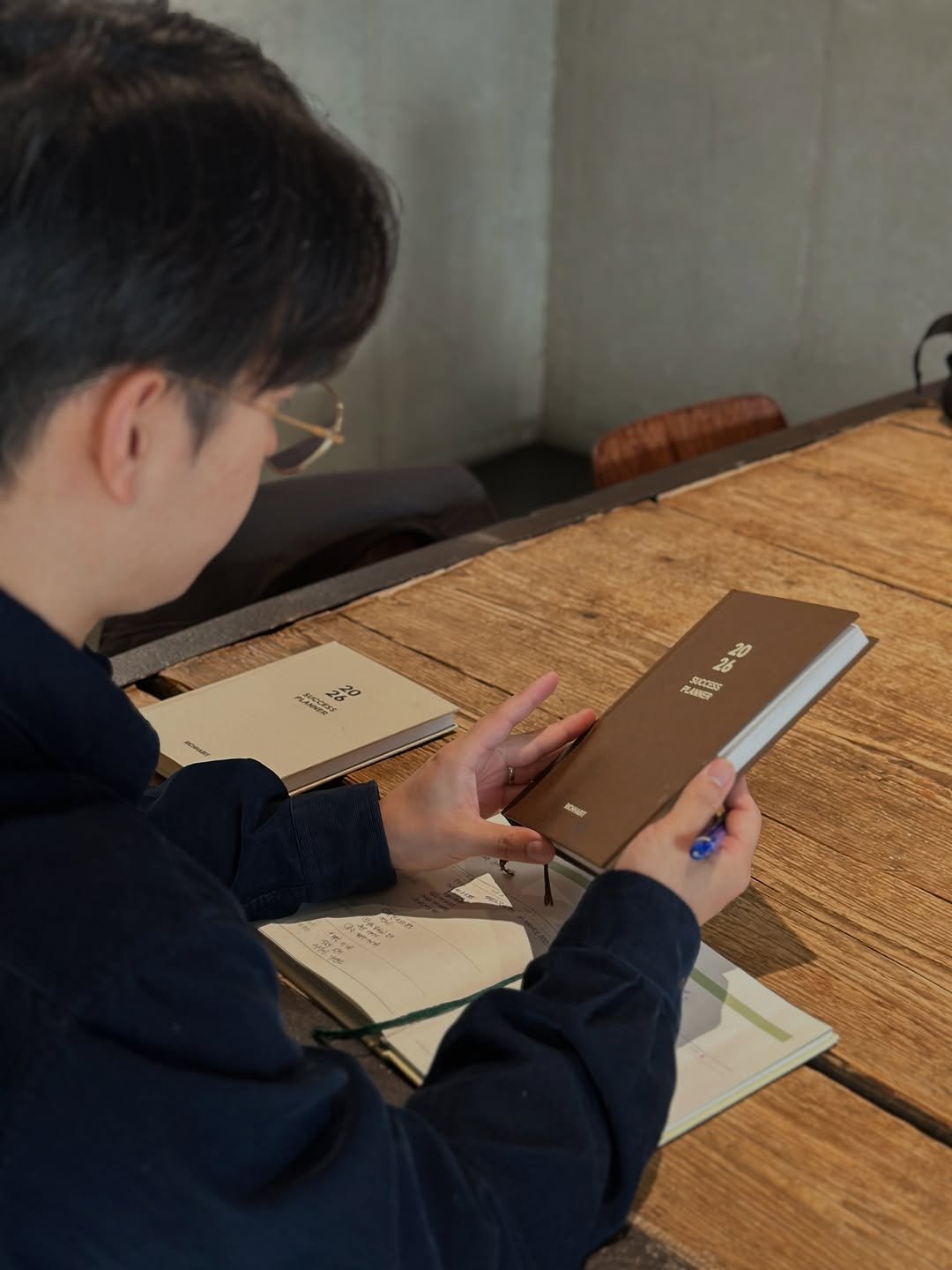 Photo by 리치파카 강연주ㅣ북스타그램ㅣ자기계발ㅣ미라클모닝 on November 26, 2025. May be an image of book and text.