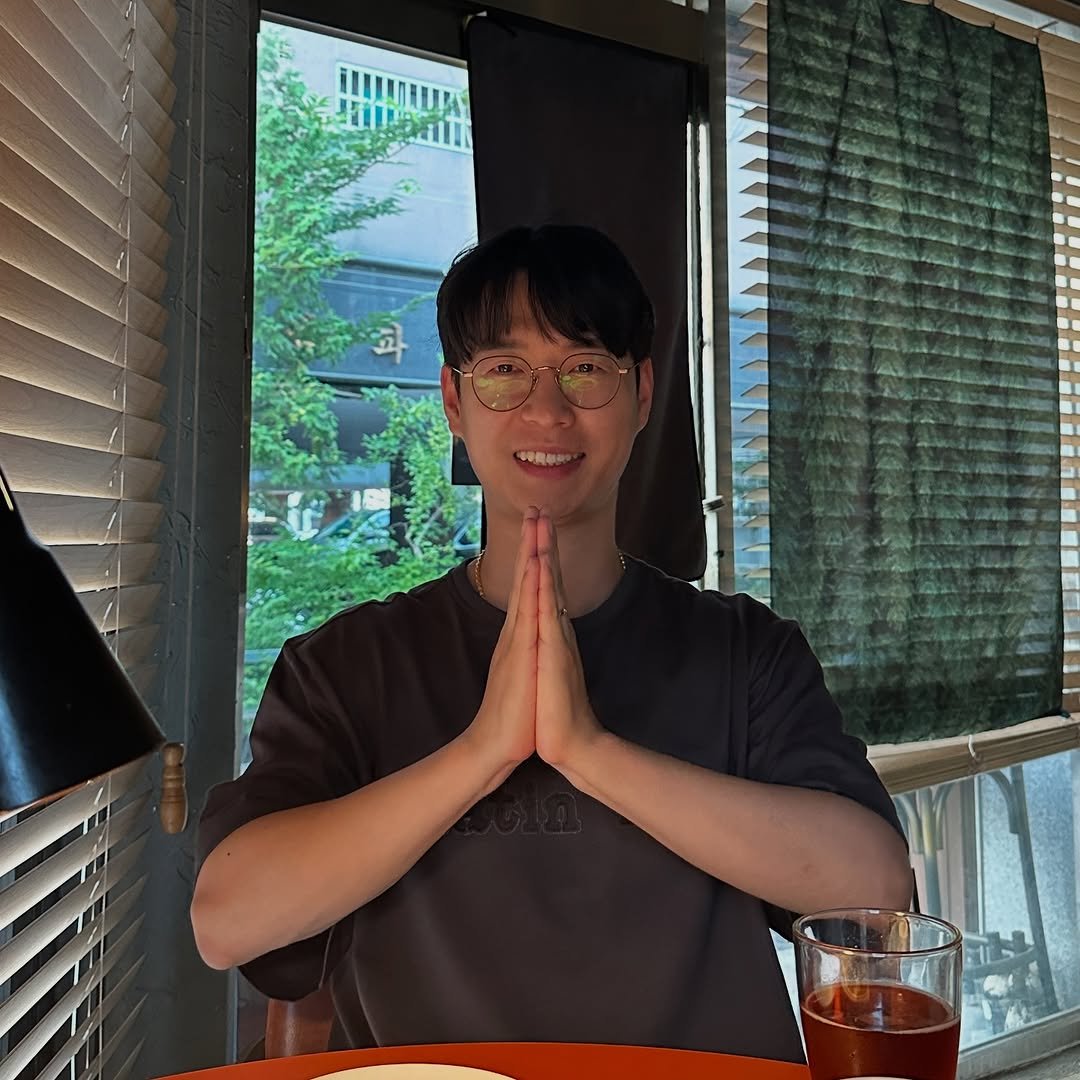 Photo by 리치파카 강연주ㅣ북스타그램ㅣ자기계발ㅣ미라클모닝 on July 24, 2025. May be an image of 1 person, candle and text.