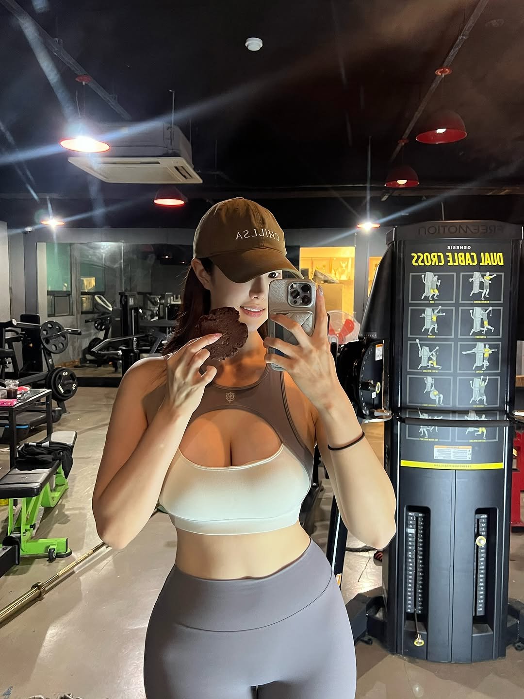 Photo shared by 리치 on September 22, 2025 tagging @mushucone. May be an image of 1 person, activewear, treadmill, sportswear, sweatpants and text.