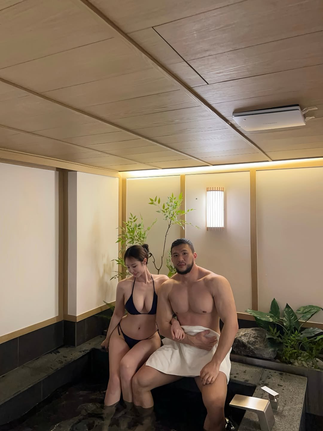 Photo by 리치 on March 16, 2026. May be an image of bath robe and text.