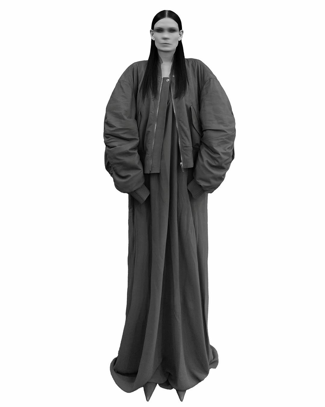 rickowensonline 게시물 이미지: KRISTINA NAGEL SELF-PORTRAIT, PARIS

SS26...