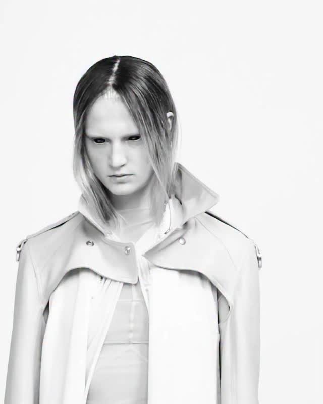 rickowensonline 게시물 이미지: MICHELLE, SS26 TEMPLE MICROBIKER IN...