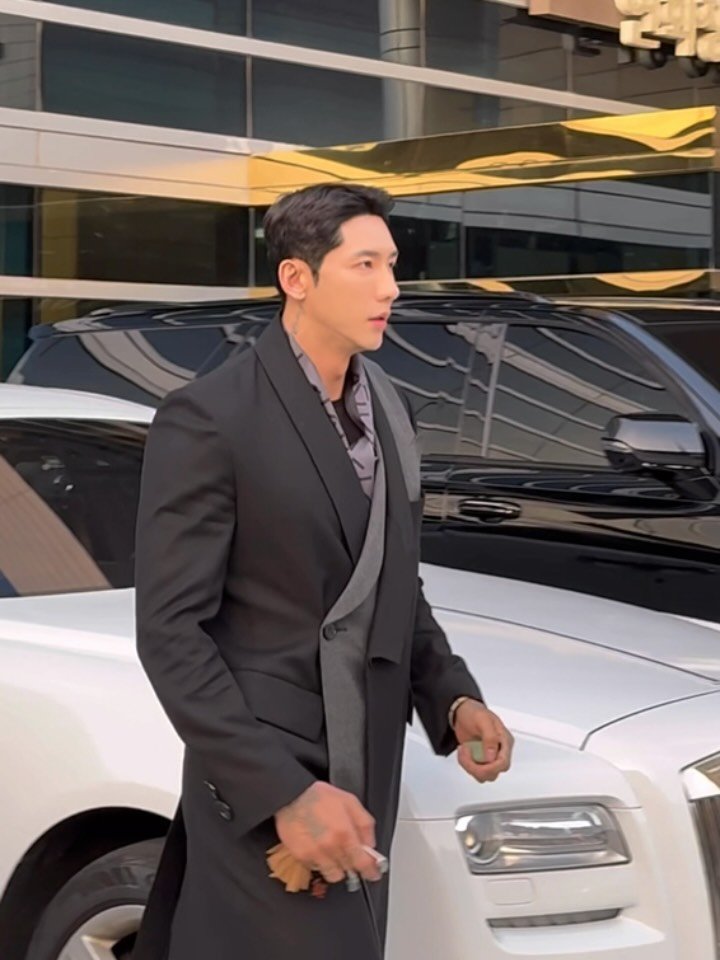 rico_9c 게시물 이미지: .
안녕하세요 구현호 입니다.
이제 한해가 마무리 되어가네요

2025년은 정말...