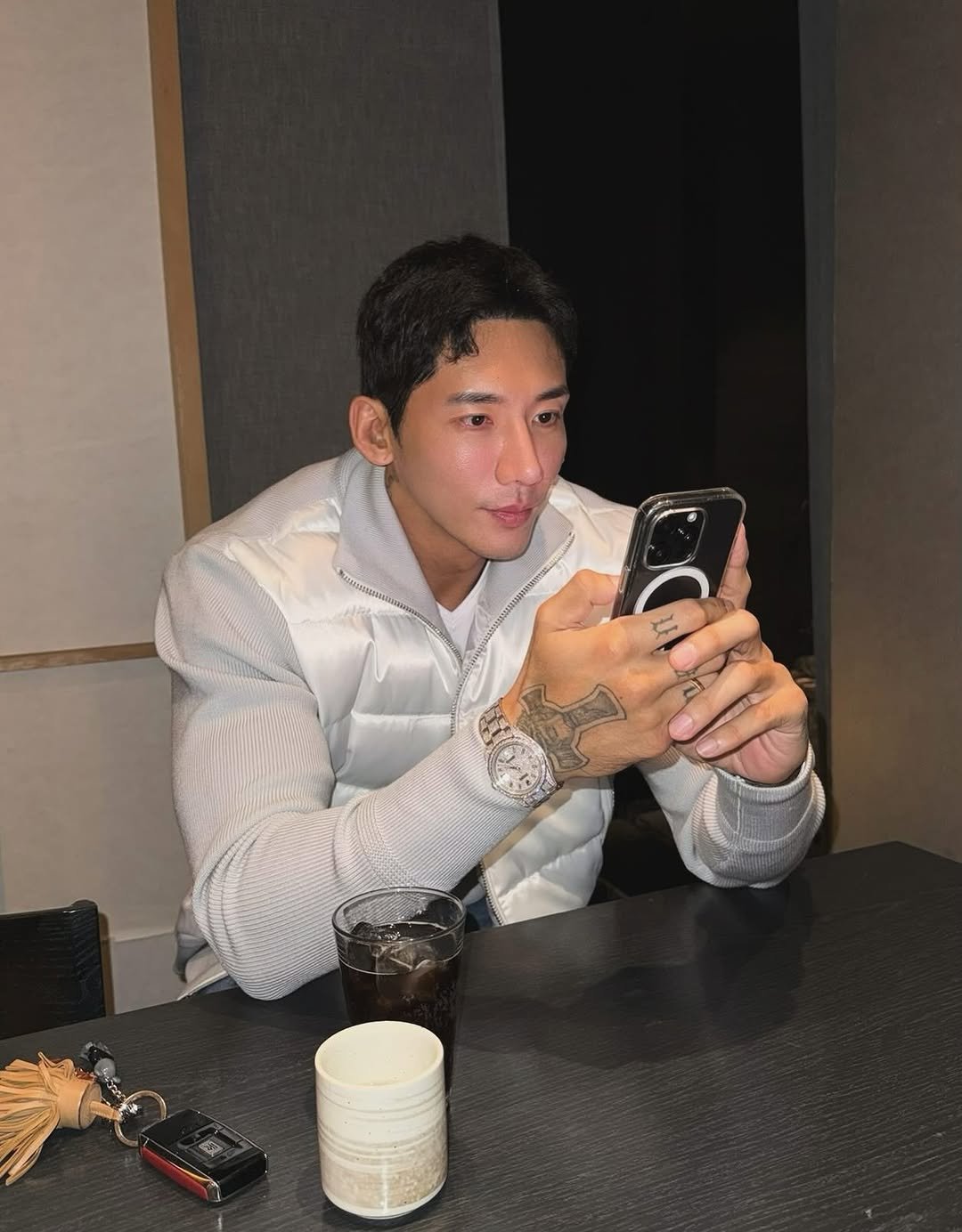 Photo by 🇰🇷KUHYUNHO/구현호/ 具贤皓 on October 28, 2025. May be a selfie of one or more people, phone and text.