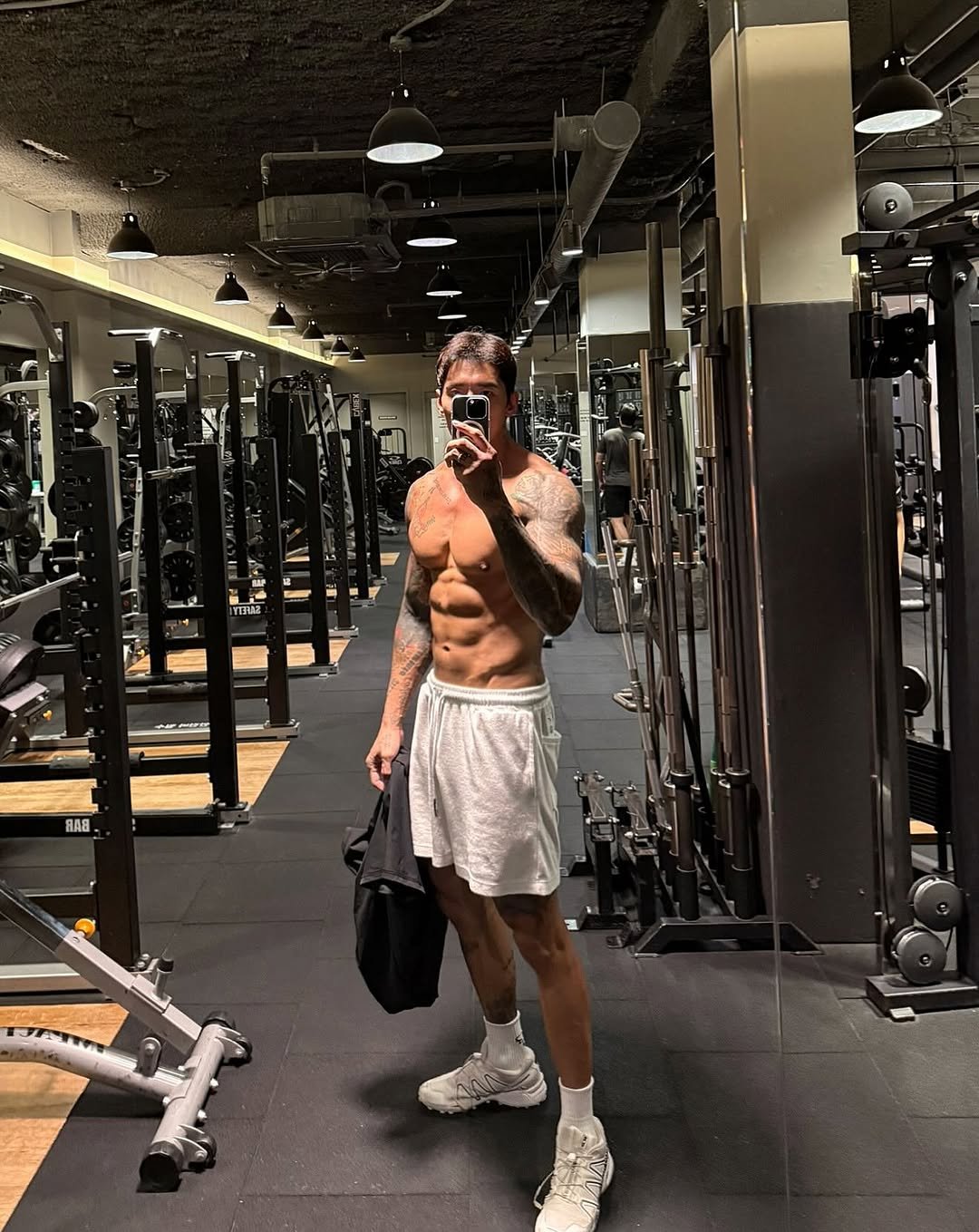 Photo by 🇰🇷KUHYUNHO/구현호/ 具贤皓 on September 07, 2025. May be an image of 1 person, biceps, body building, sweatpants and text.