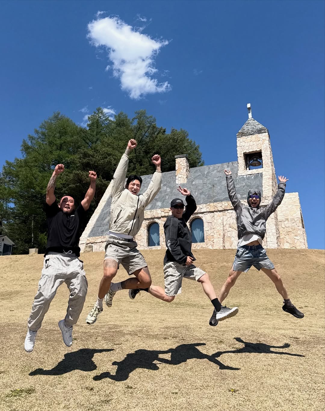 rico_9c 게시물 이미지: .
잊지 못할 또 하나의 추억🎒⛰️🖤

“Rejoice with those who...