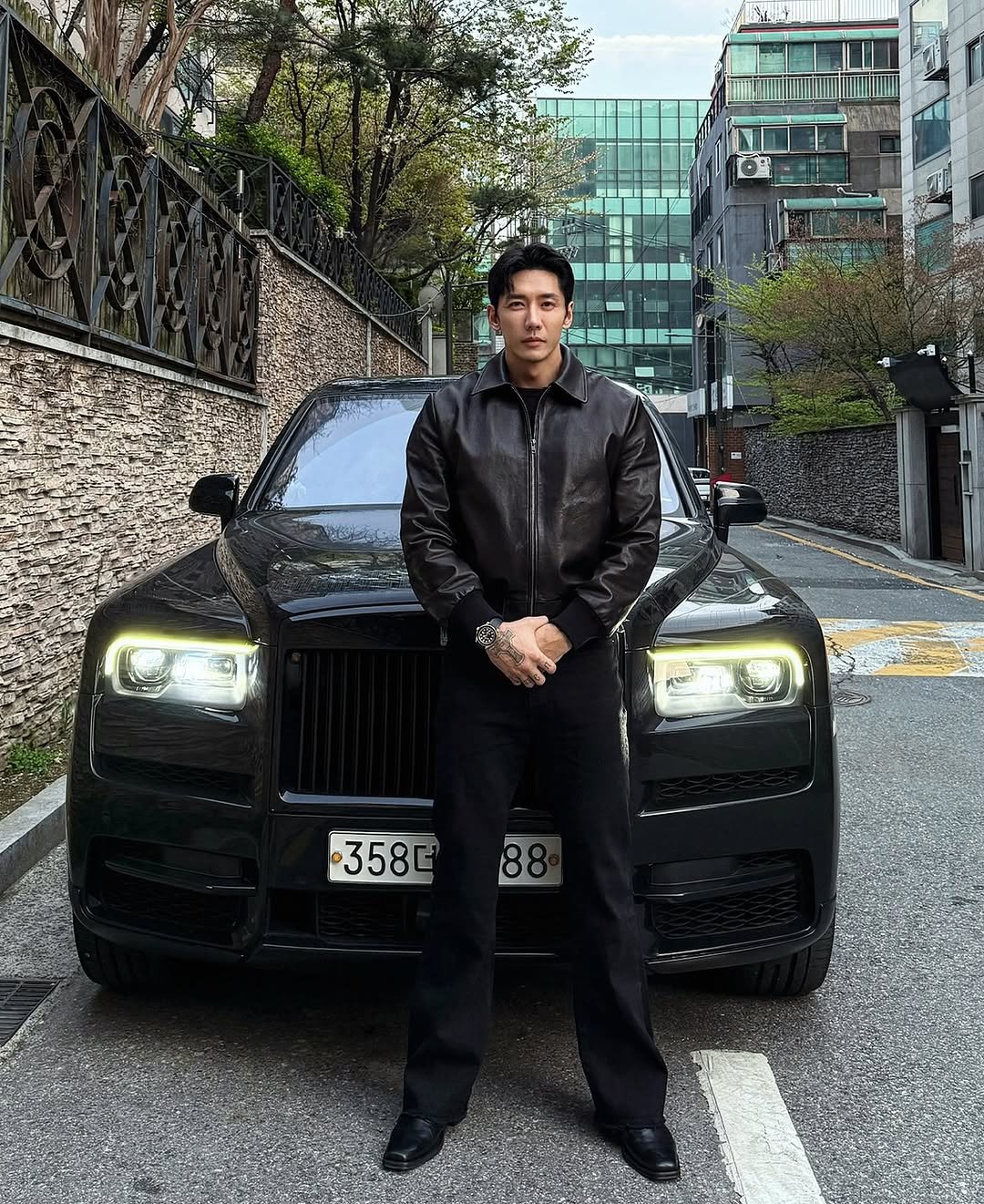 Photo by 🇰🇷KUHYUNHO/구현호/ 具贤皓 on April 11, 2026. May be an image of car, limousine, wheel and text.