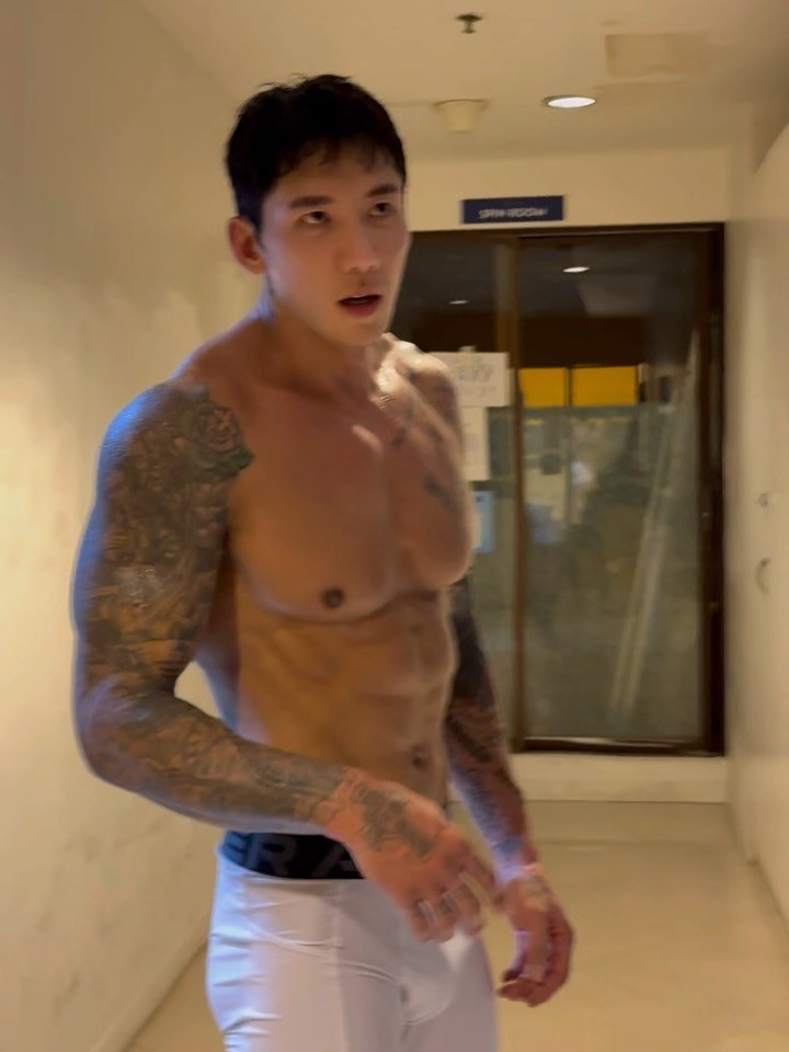 rico_9c 게시물 이미지: .
두시간동안 3kg감량 성공.. 
와 진짜 쉬운거 하나없네…