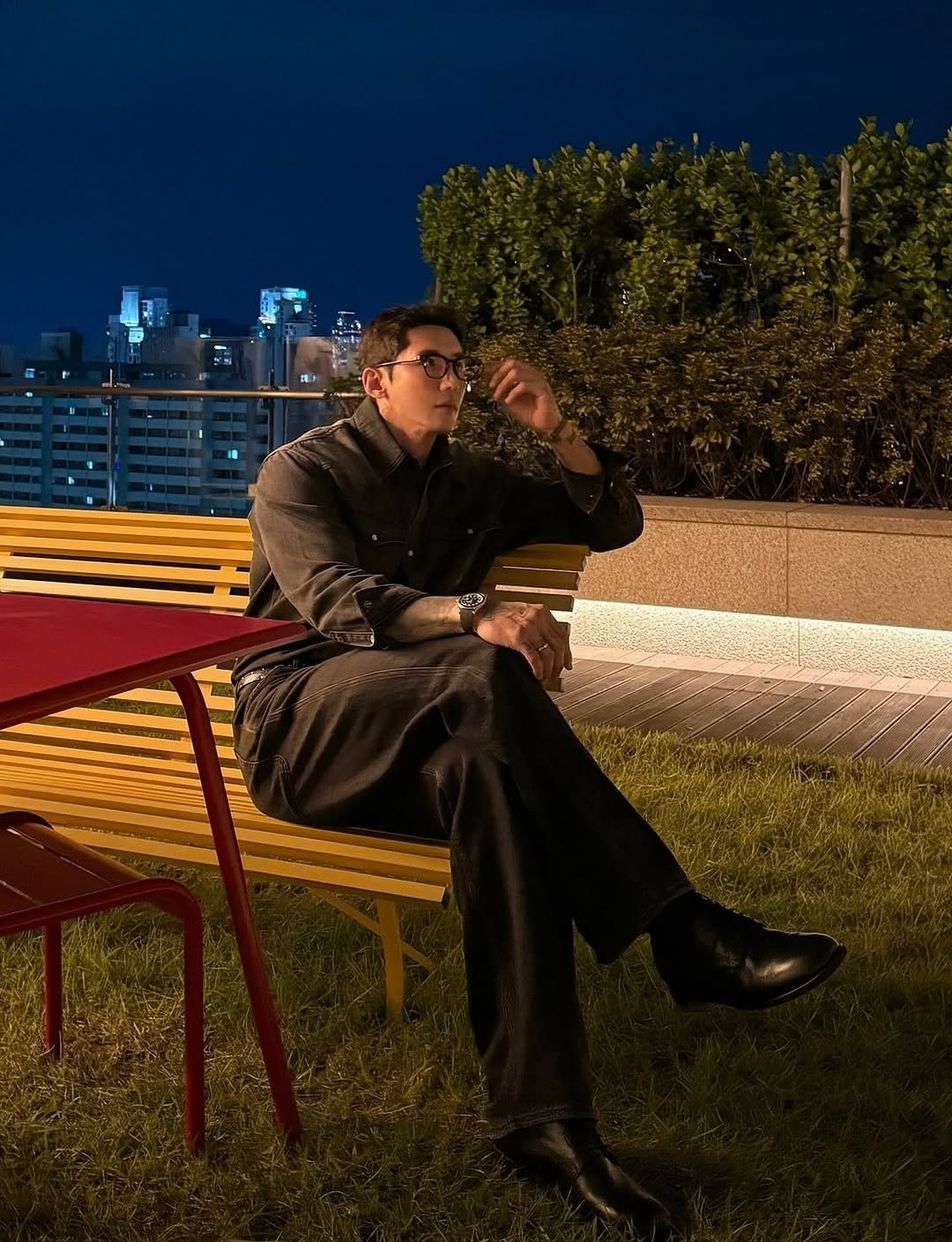 Photo by 🇰🇷KUHYUNHO/구현호/ 具贤皓 on September 23, 2025. May be an image of 1 person, smoking, suit, cigarette, cigar, outdoors and text.