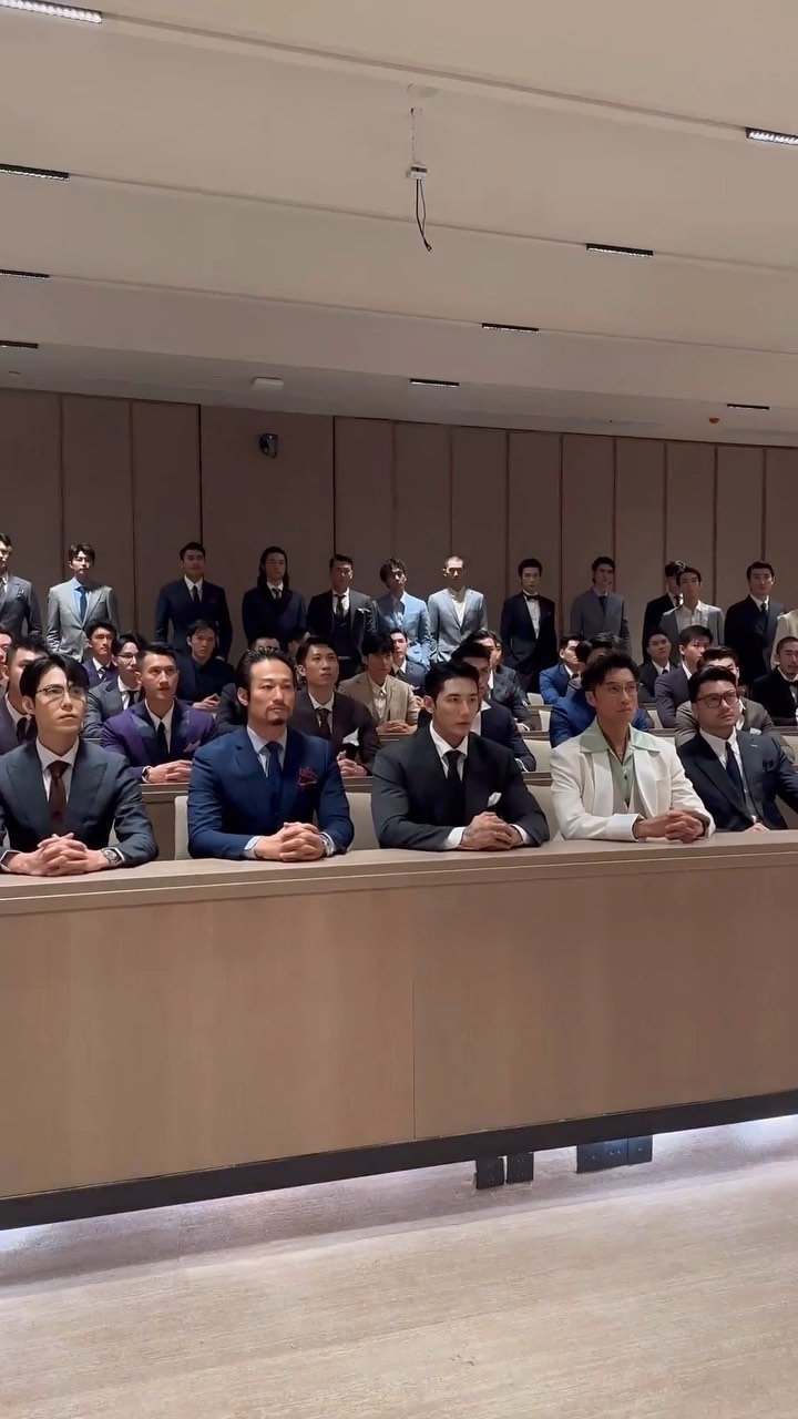 rico_9c 게시물 이미지: .
정치인 왕홍 기업인 4년만에 다시 모인 VK맨.
여기서 한국 사람은 나뿐💪