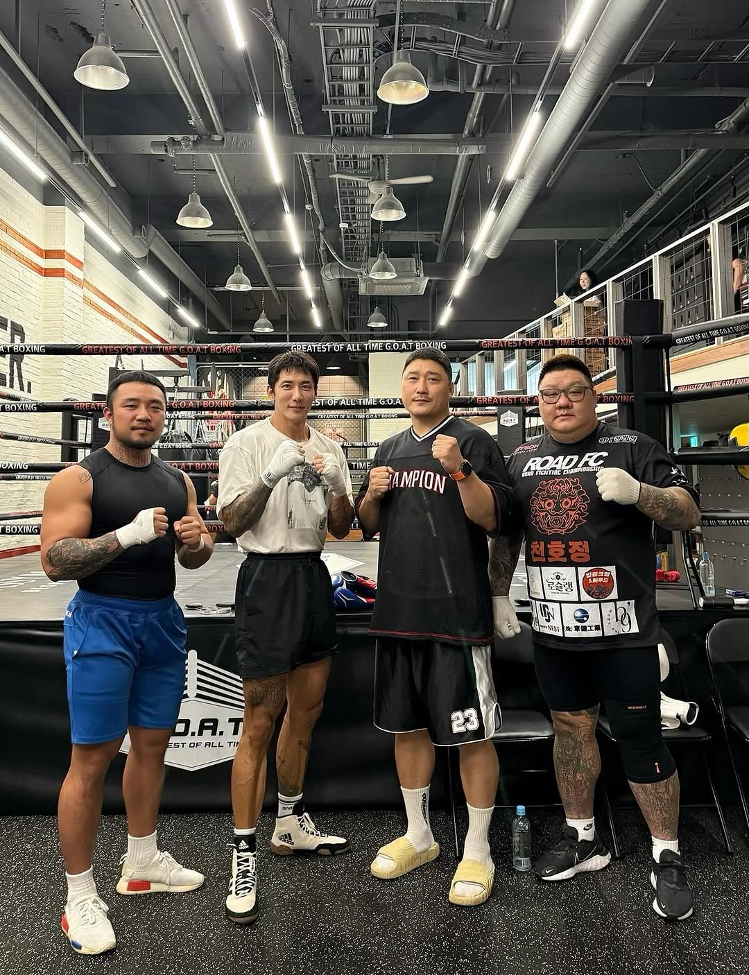 Photo shared by 🇰🇷KUHYUNHO/구현호/ 具贤皓 on August 27, 2025 tagging @187dddd, @chic_show_bro, and @leegyeong_min. May be an image of 4 people, punching bag, sportswear and text.