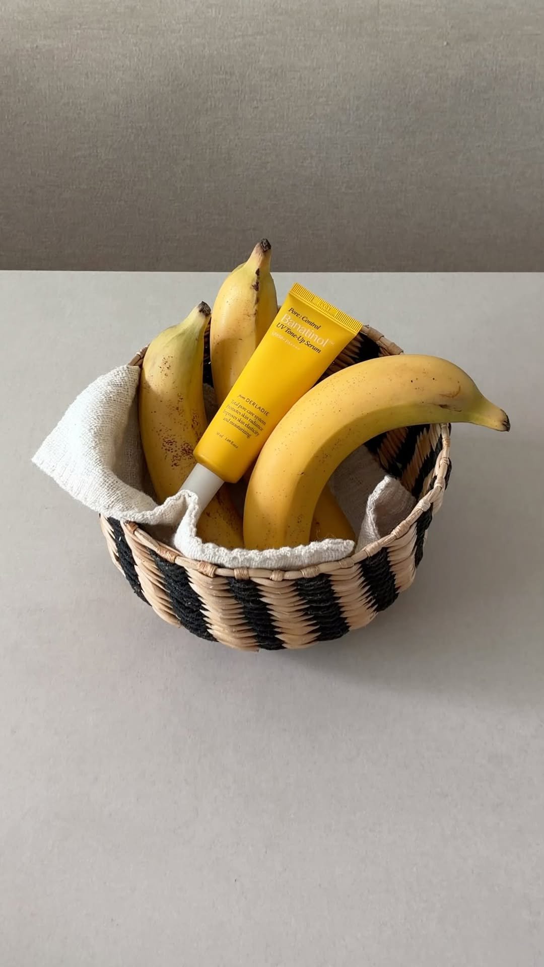 ricordo.rim 게시물 이미지: #공구중 🍌바나나 속처럼 뽀용한 피부표현!
그런데 선크림이에요🙌

일단 전 가벼운거...