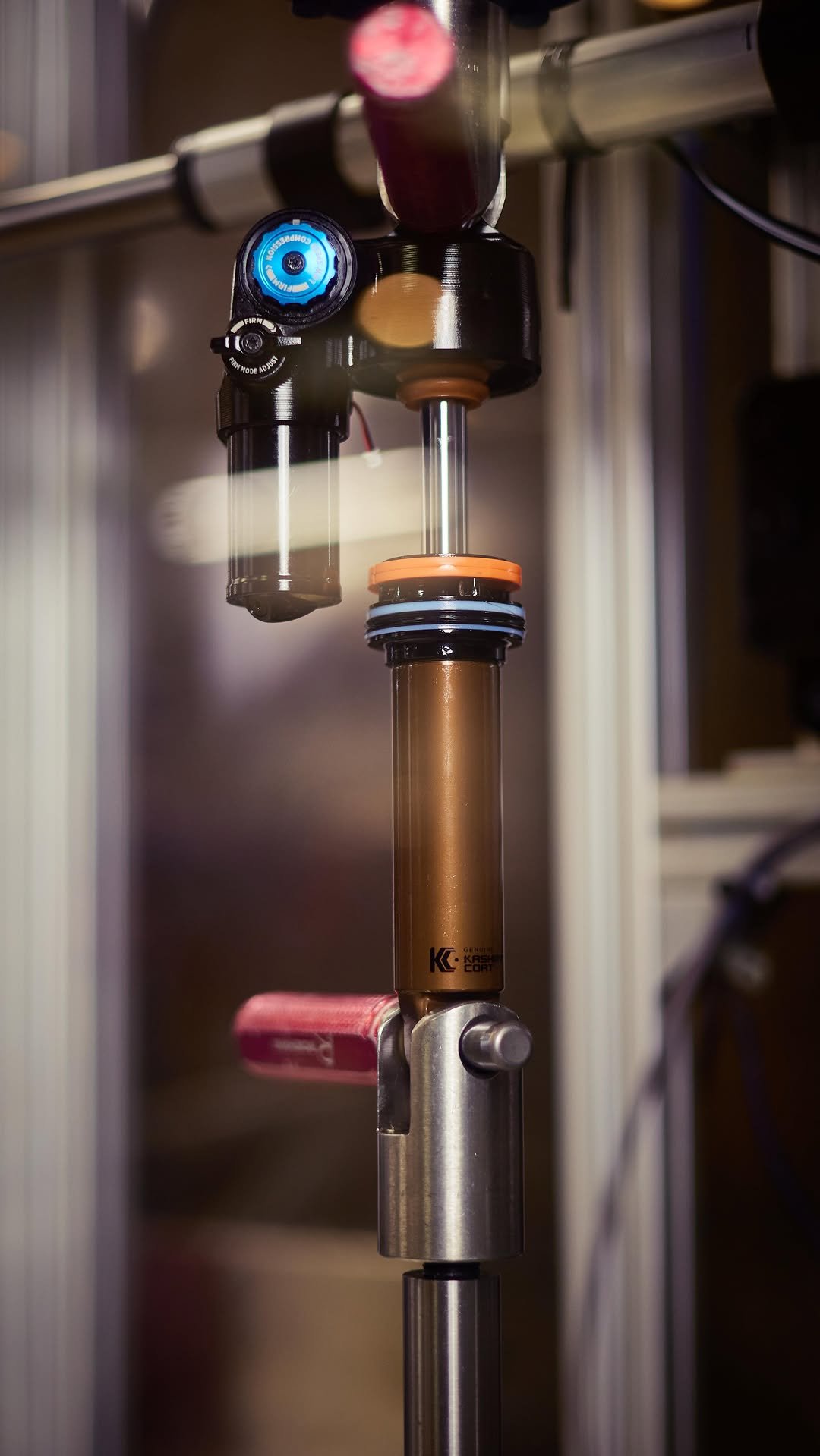 ridefoxbike 게시물 이미지: “I’m a racer. I want that edge!”🏎️

We caught...