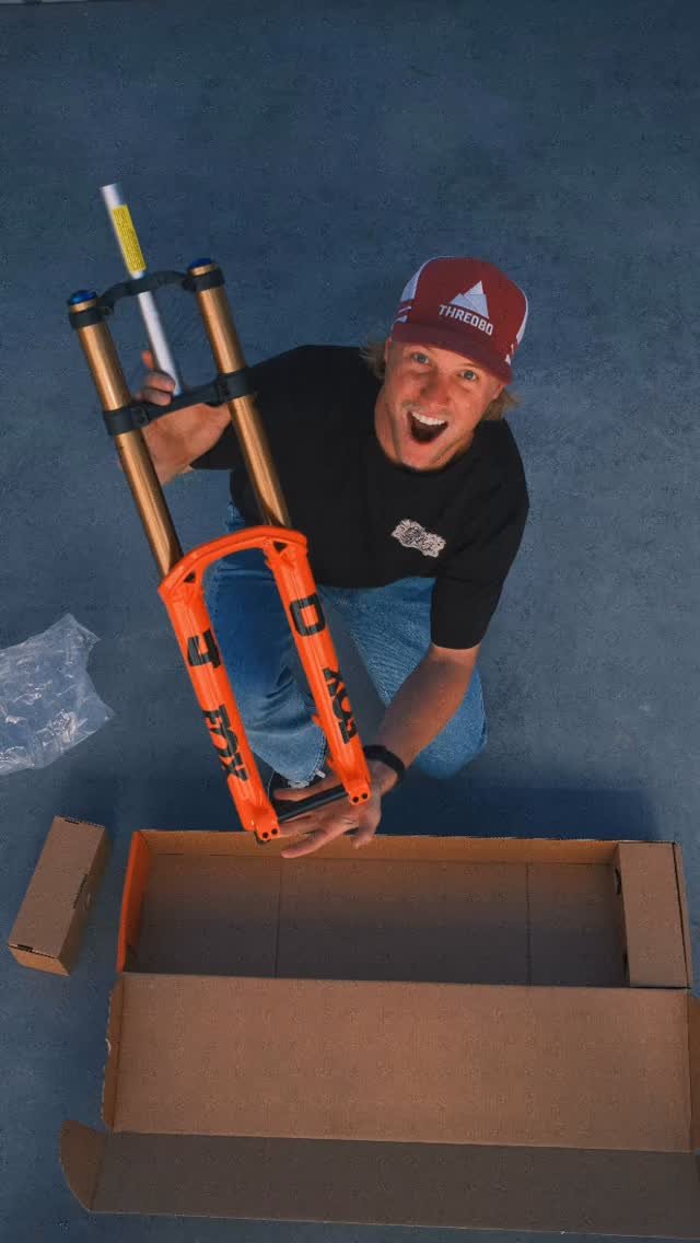 ridefoxbike 게시물 이미지: NEW 40 IS HERE! 
Thing looks unreal, can’t...