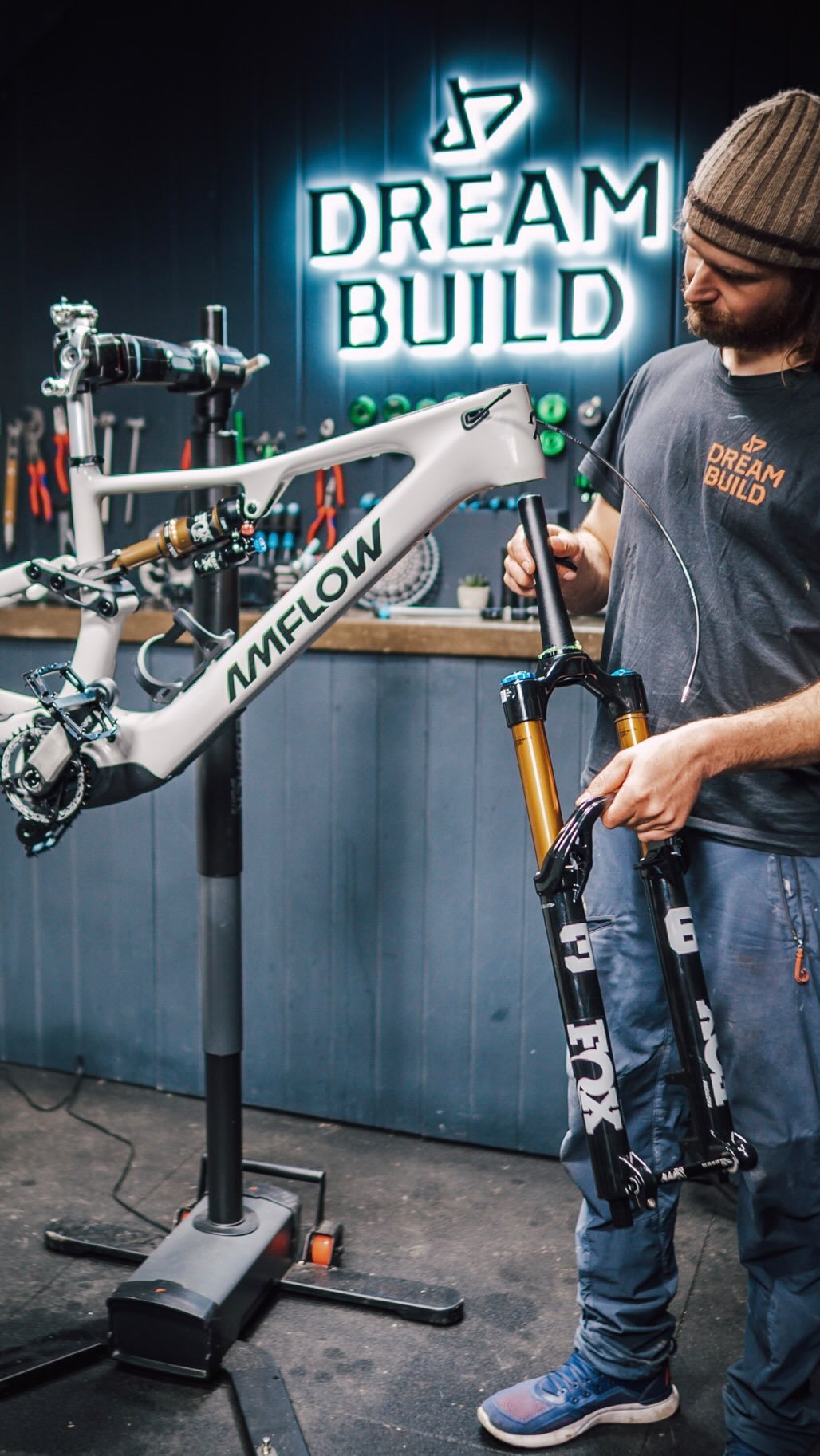 ridefoxbike 게시물 이미지: The revolutionary @amflowbikes gets...