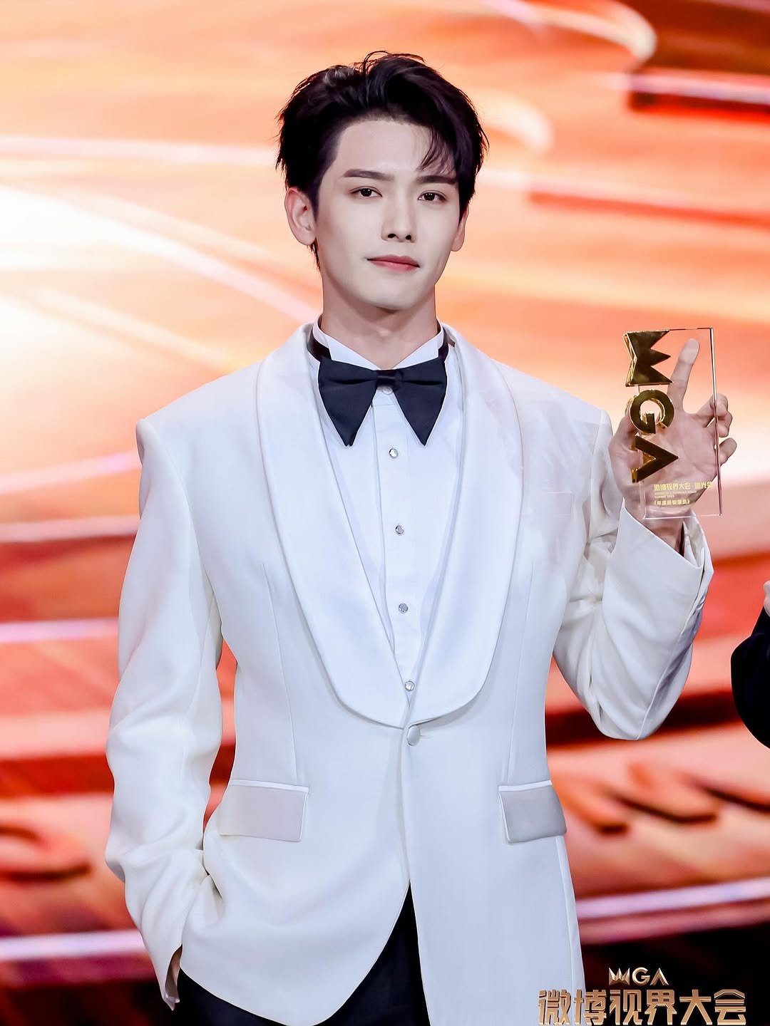 Photo by 王以綸 Riley King on November 03, 2025. May be an image of one or more people, bolo tie, dinner jacket and text.