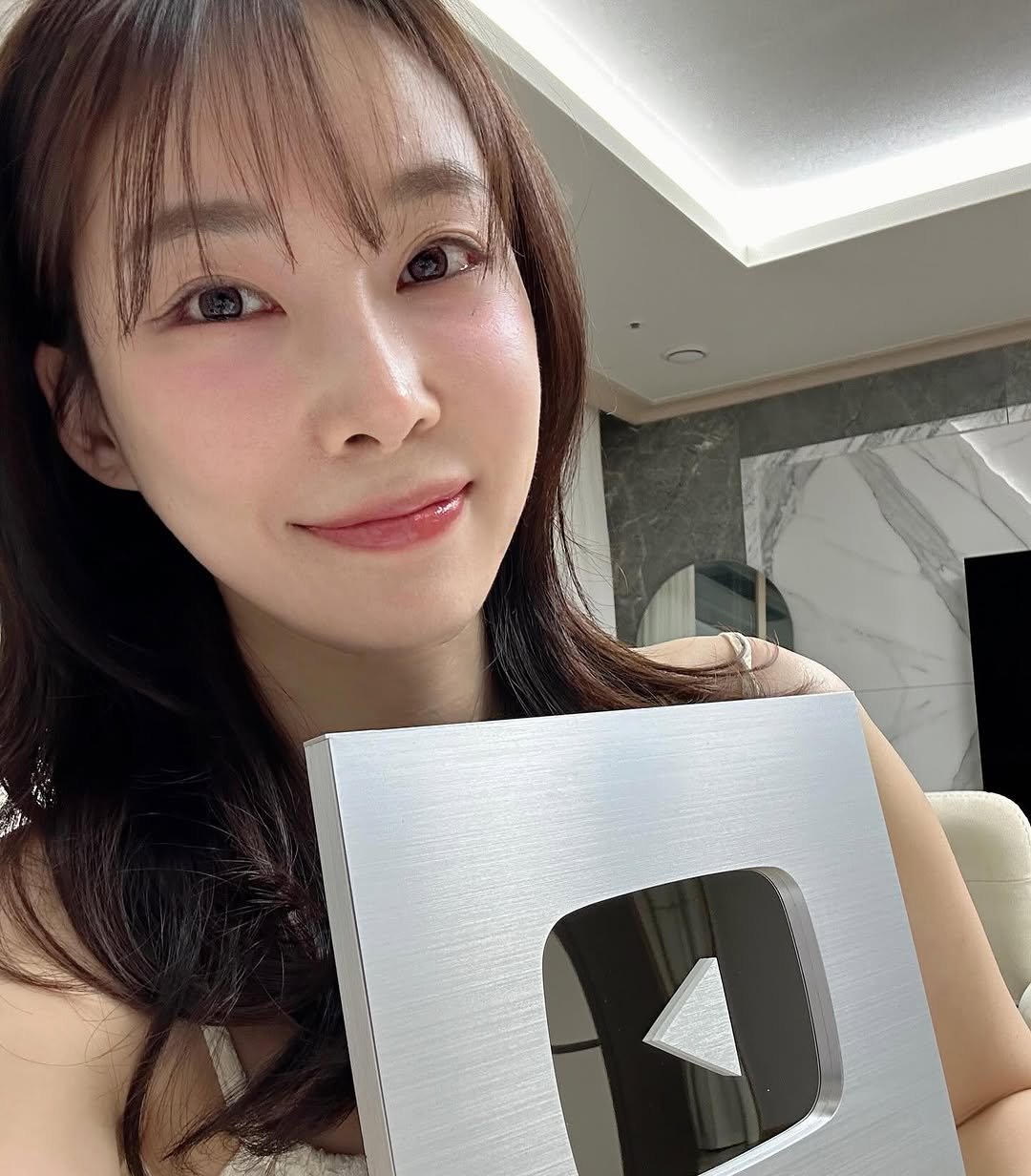 rim.on__ 게시물 이미지: “화장품과 너무 사랑에 빠지지 마세요,
 진심을 덜어내면 돈을 벌 수...