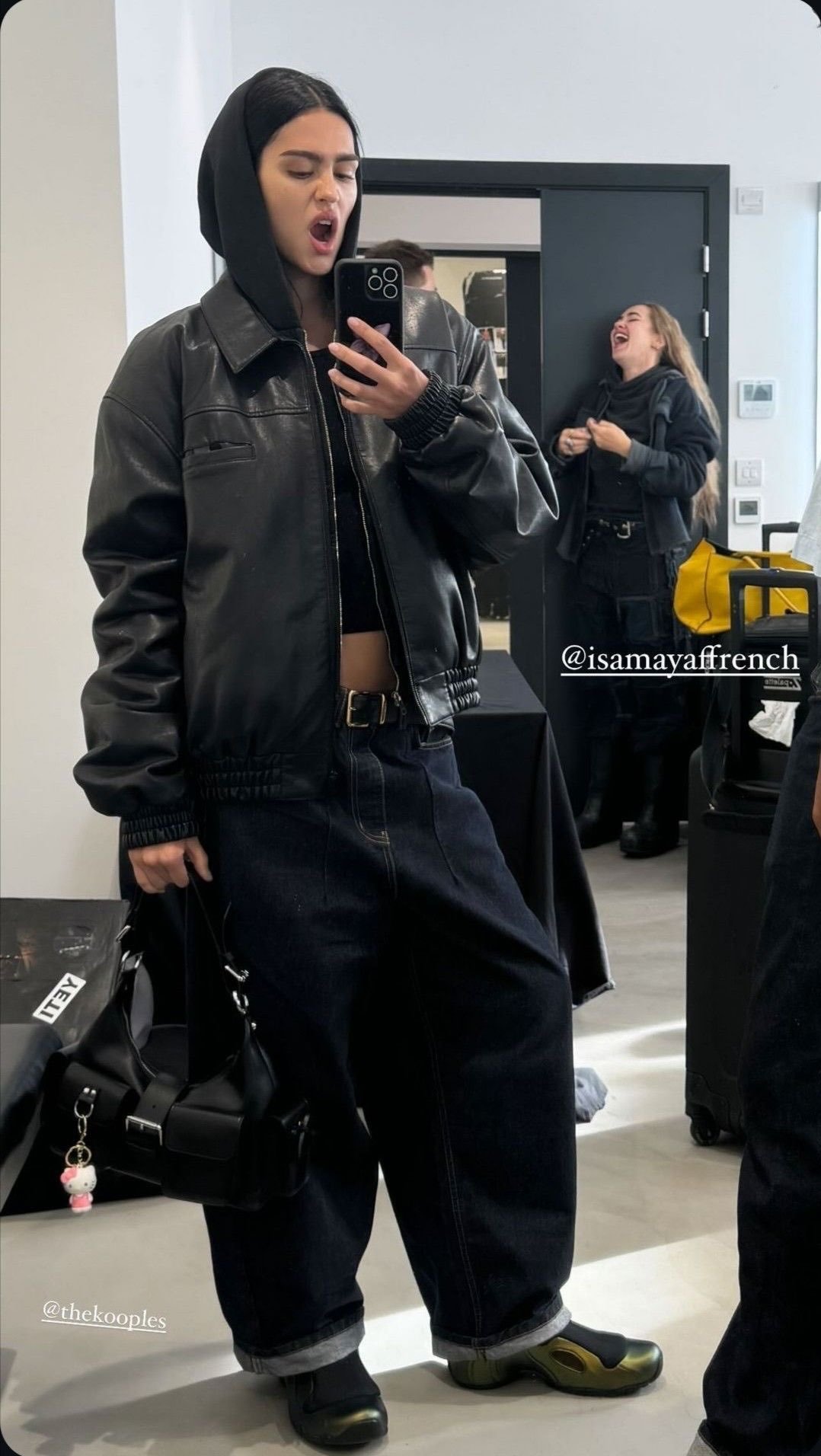 rimine__ 게시물 이미지: 레더자켓 스타일링 공부하기📚
딱 이 핏이잖아요 진쯔!!!!
적당한 오버핏에 이...