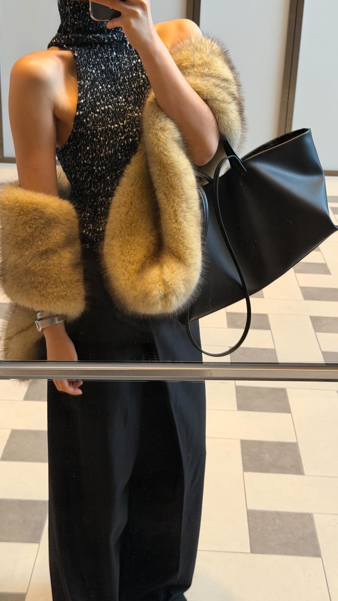 rimine__ 게시물 이미지: 브라운 다음으로 베이지컬러💛
베이지는 어때요???

이번에 퍼 머플러 안하시면...