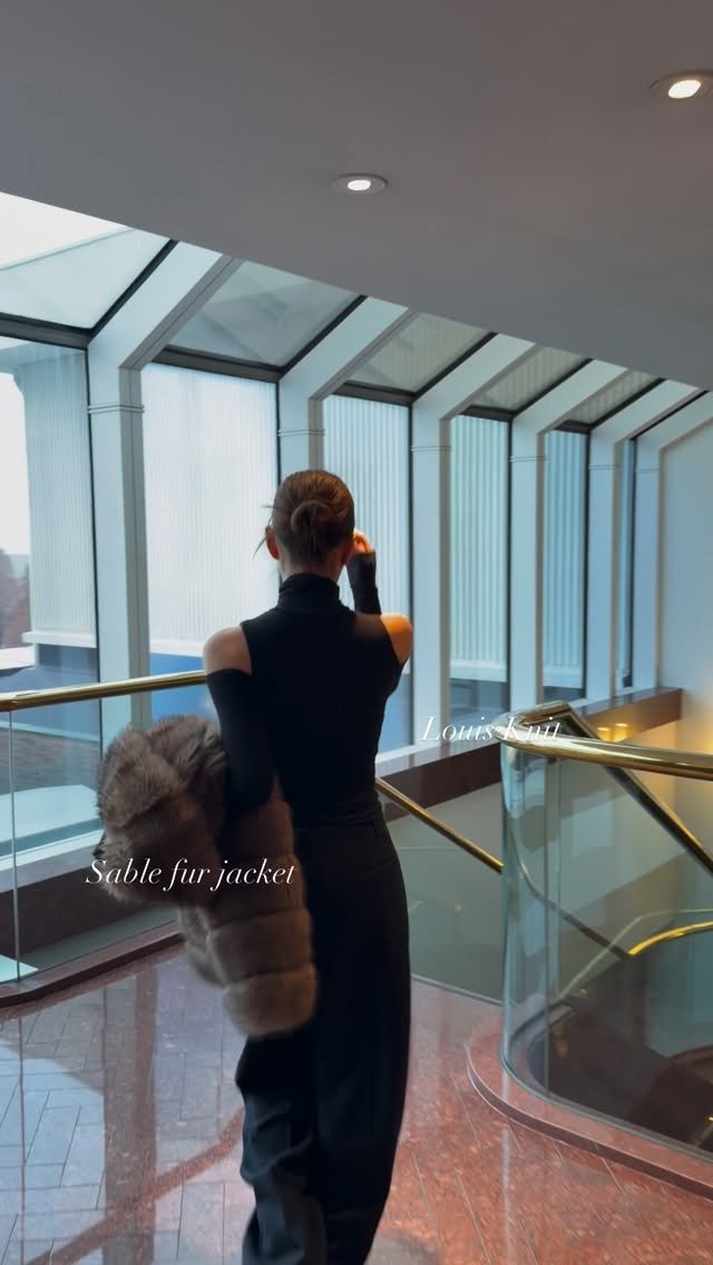 rimine__ 게시물 이미지: 연말이라 그런지 요즘 어딜가나
차도 많고 사람도 많은것 같아요!

열심히 연말룩...