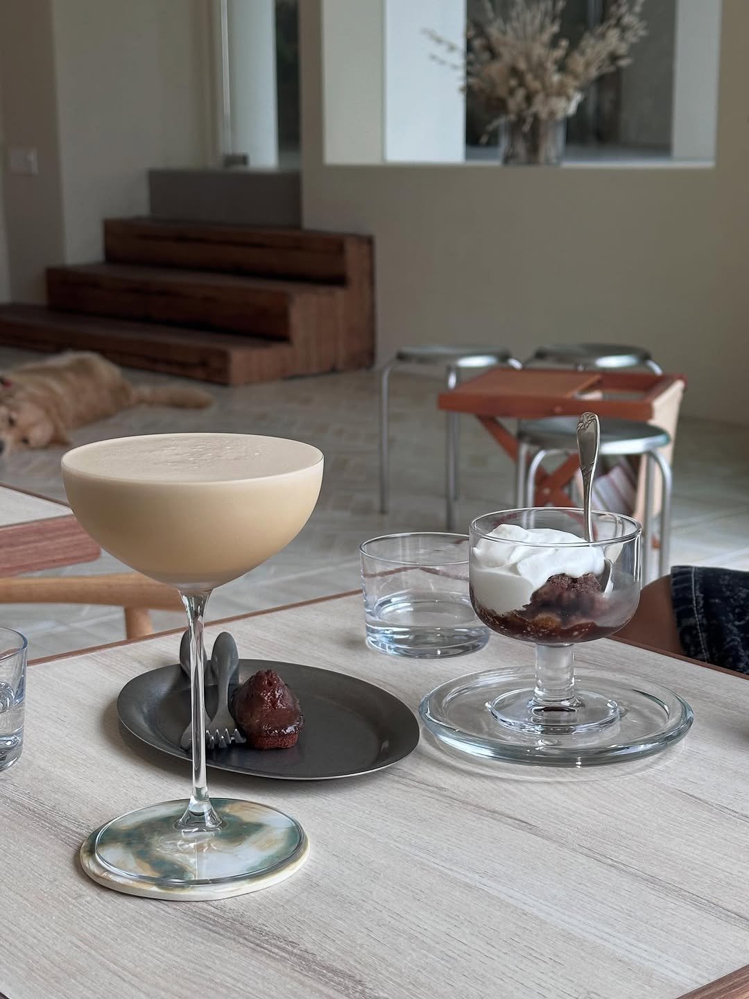Photo by 리미네 on September 07, 2025. May be an image of dessert, wine glass, chocolate milk, goblet and text.