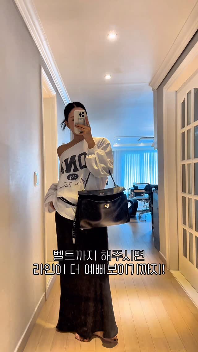 rimine__ 게시물 이미지: ⚠️이벤트 종료⚠️
입자마자 반해버린 원숄더 맨투맨🩶

안되겠어요
바로 이벤트...