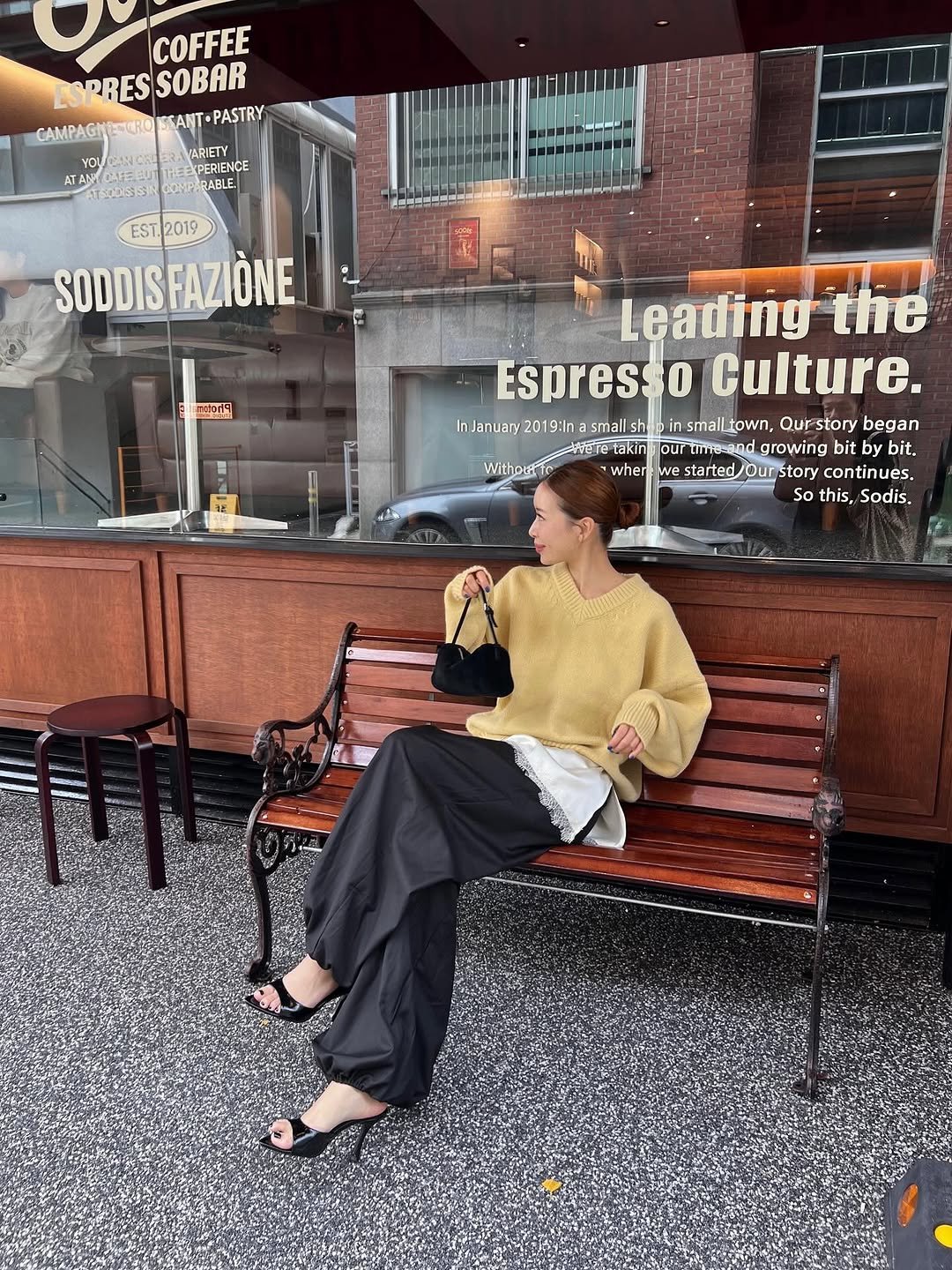 Photo by 리미네 on October 14, 2025. May be an image of overcoat, magazine, newspaper, turtleneck and text that says 'COFFEE ESPRES SRRESSOBAR SOBAR CAMPAGHENCRO AMPAGHETCROEANT•PASTRY EEANT PASTRY MARIETY PERIENCE EST ST.2019 SODDISFAZIÒNE 2019 !חממה Leading the Espres O Culture. InJ nJanuary ry2019 201 19:In small sh in smalLtown. Qurstory began キij吧 our growing by bit. Withotc wher we started westarted/Ourstory d/ourstory continues. So this, Sodis.'.