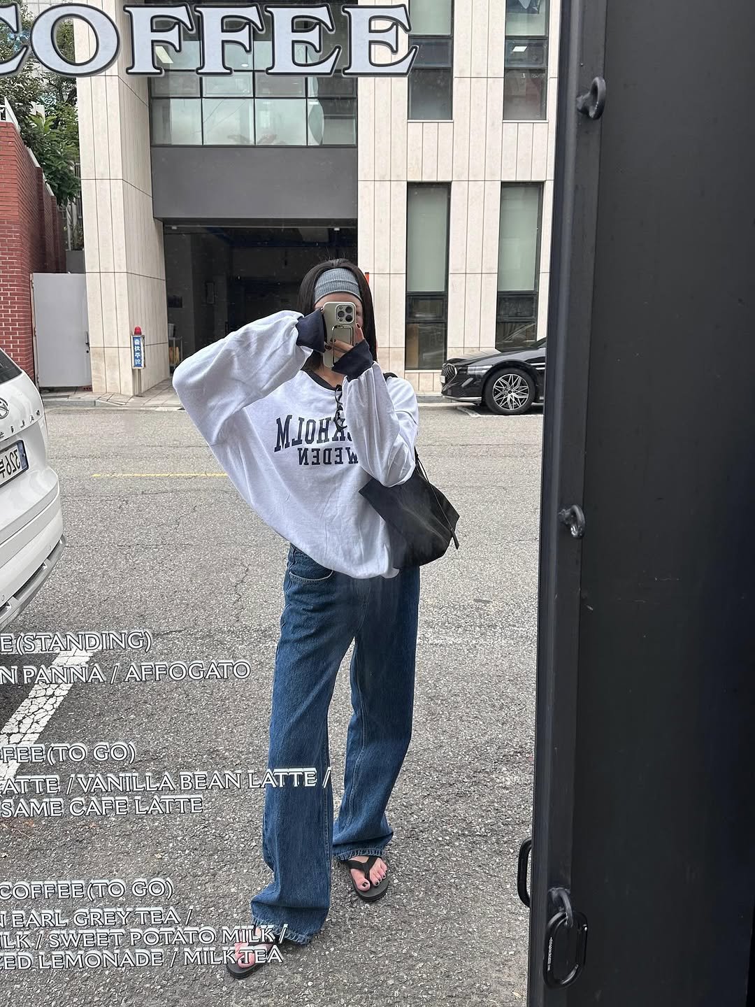 Photo by 리미네 on September 08, 2025. May be an image of 1 person, coffee cup, face mask, parka, cornflower and text that says 'OFFEE D MЛOHR. и3o3H E(STANDING) NT PANNA AFFOGATO FEECTO GO) ATTE VANILLABEANLATTE LATTE VANILLA SAME CAFELAT ATTE COFFEE(TOGO) පං) COFFEE EARL GREY CREYTEA/ TEA LK SWEET SWEETPOTATOMITLK POTATO MILK f EDLEMONADE MILKTEA'.