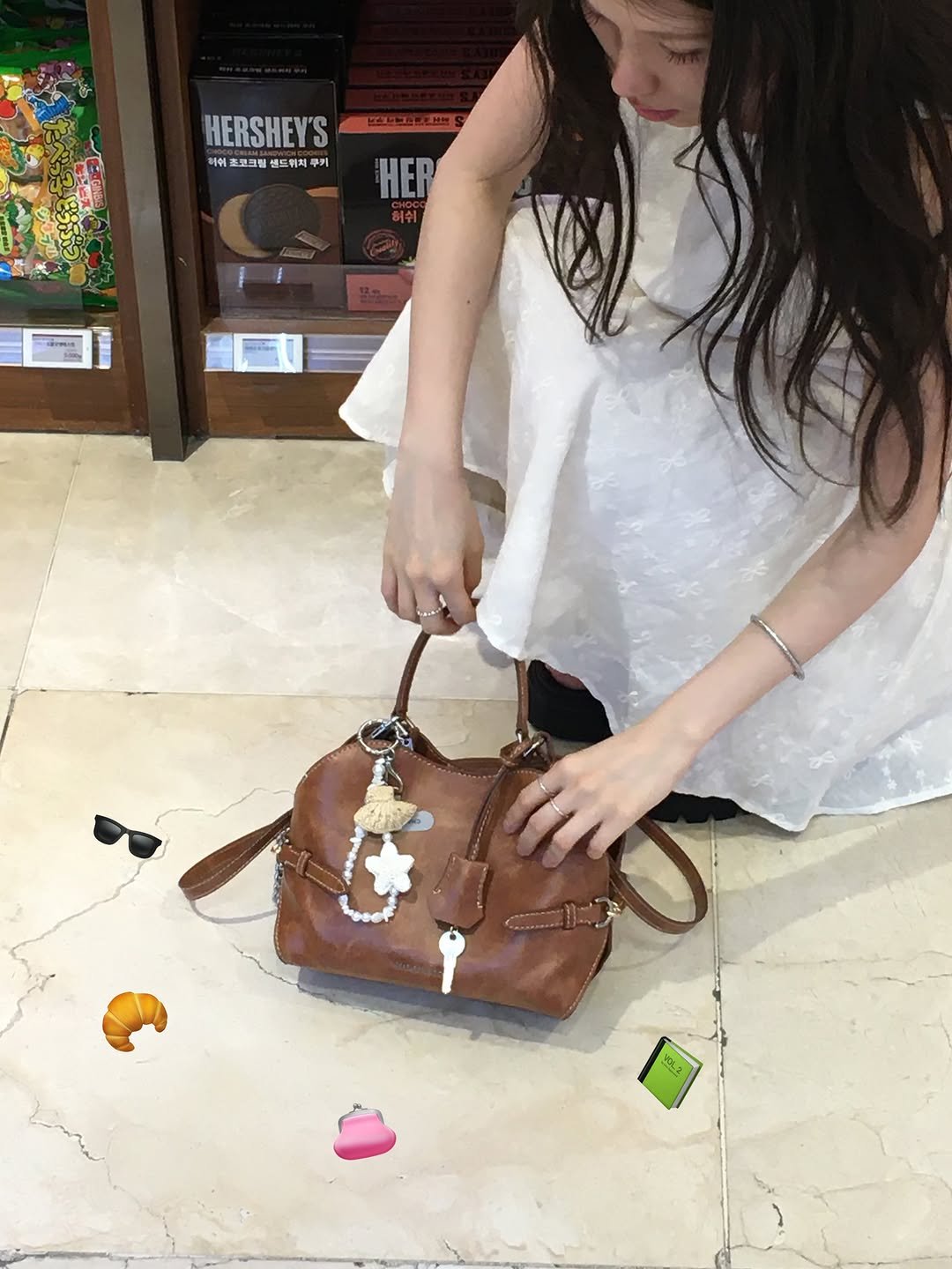 rimzzang_kim 게시물 이미지: 마트에서 가방하나 골라옴🛒

#ootd #charlesnkeith
