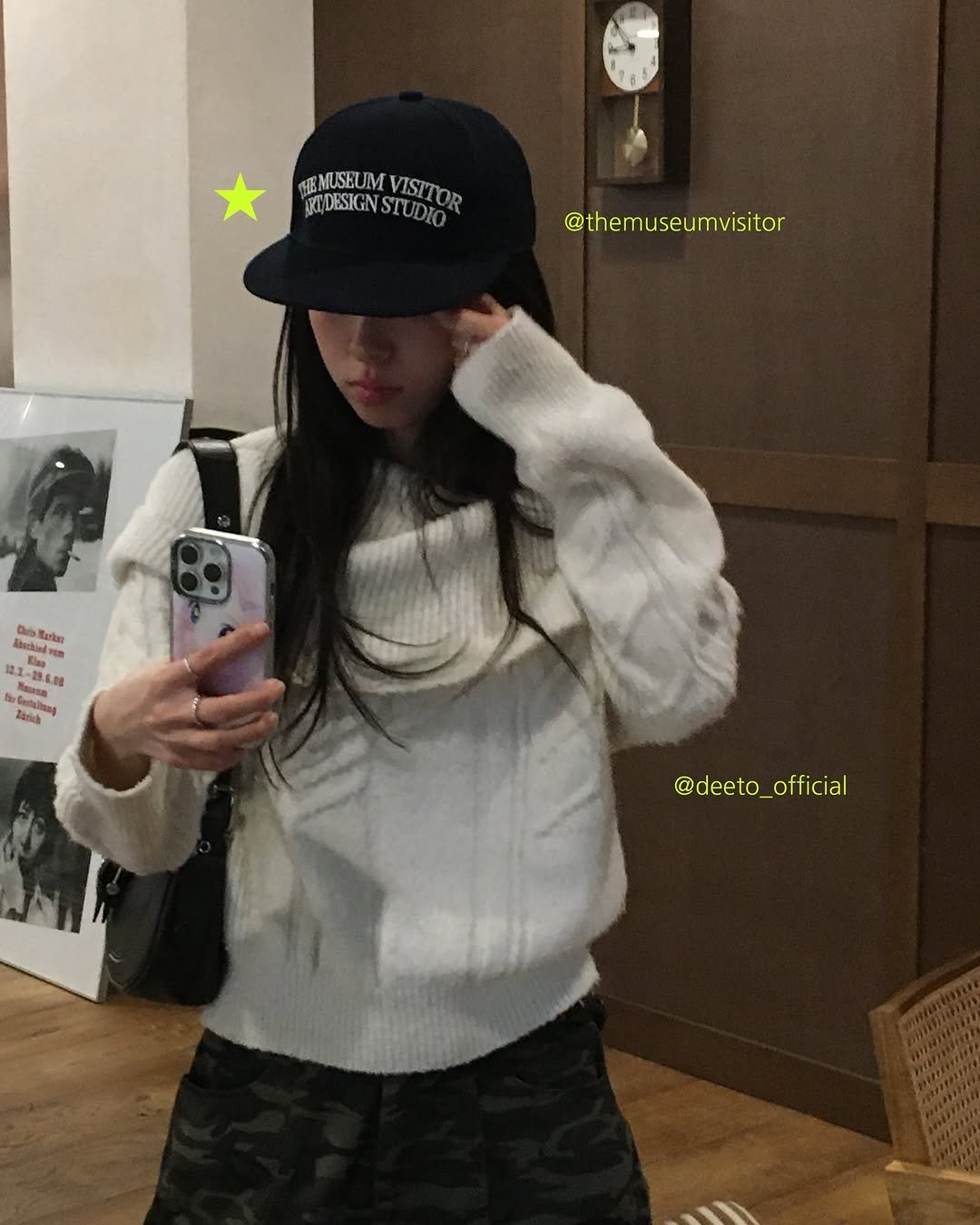 Photo shared by 림짱 on February 05, 2026 tagging @themuseumvisitor, and @deeto_official. May be an image of hat, duffle coat, beret, sweatpants, top, parka and text.