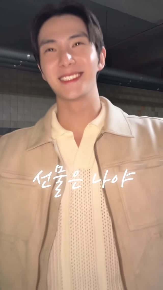 rin2_sun2 게시물 이미지: 빼빼로데이.. #댓글이벤트🎉 

벌써 1년 정도 됐어요 ㅎㅎ 
선재가 이 향수를...