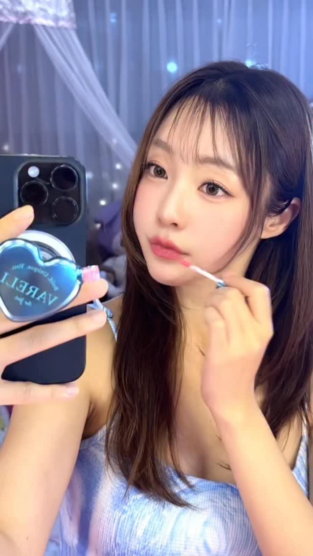 rinz___xx 게시물 이미지: #광고
𝑯𝑬𝑨𝑹𝑻𝑩𝑳𝑰𝑵𝑮 𝑻𝑶𝑲𝑮𝑳𝑶𝑺𝑺𝒀 𝑻𝑰𝑵𝑻💖
틴트도 패션이 된다! 하루...