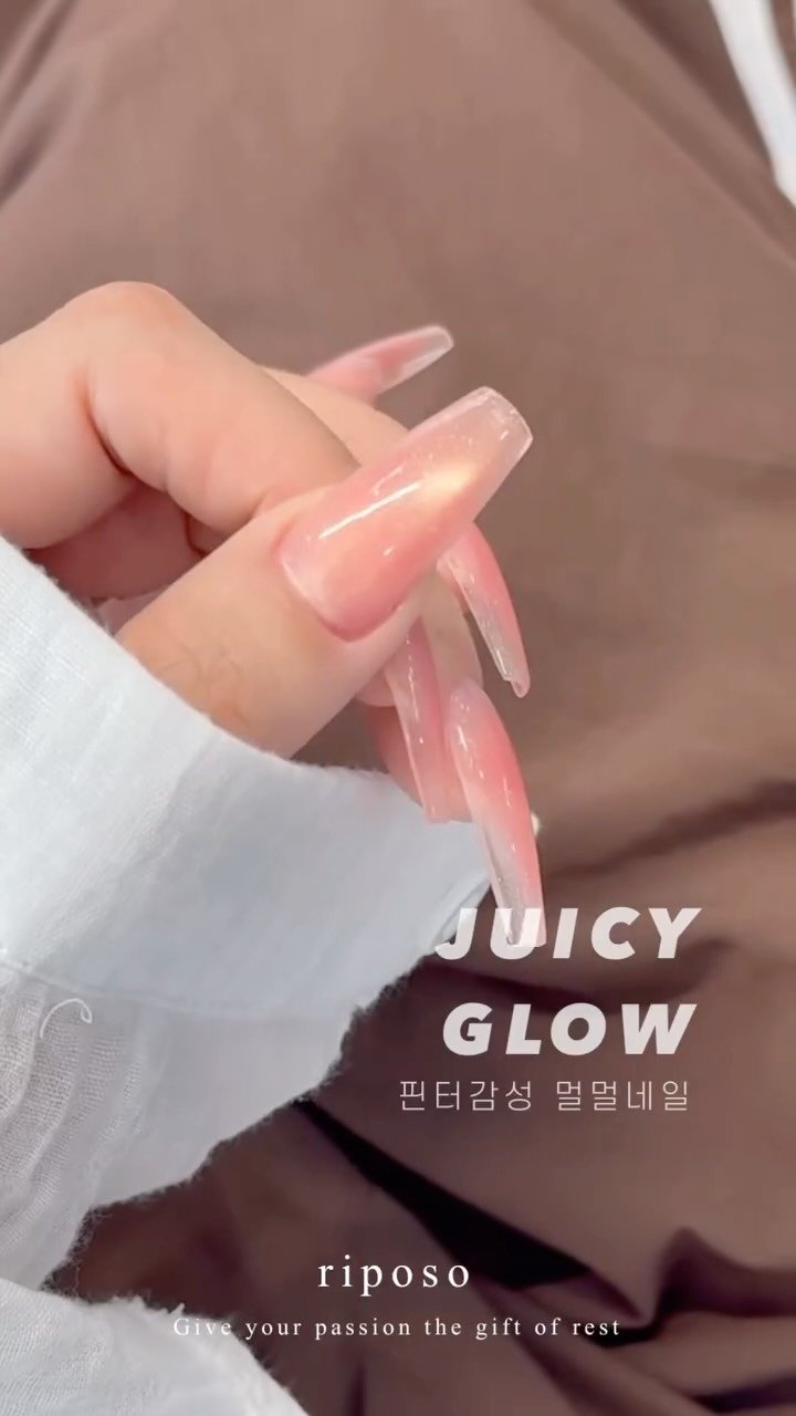 riposonail_official 게시물 이미지: 🍓🍒🍑 ʲᵘⁱᶜʸ ᵍˡᵒʷ 🍓🍒🍑
 
쥬시글로우는 투명도가 높아 레이어드 사용에...