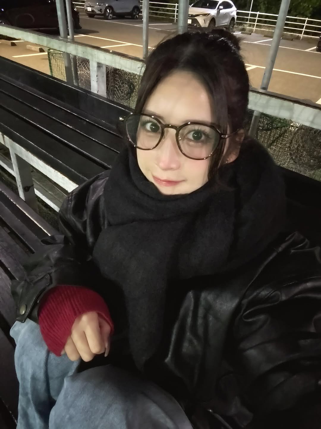 Photo by 七ツ森りり on November 15, 2025. May be a selfie of duffle coat, eyeglasses, parka, night and text.
