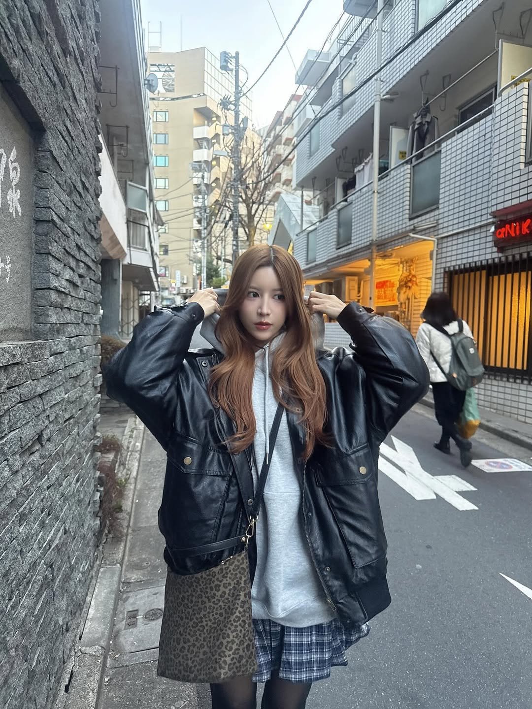 Photo by 七ツ森りり on February 10, 2026. May be an image of one or more people, hair, duffle coat, goosedown coat, parka and street.