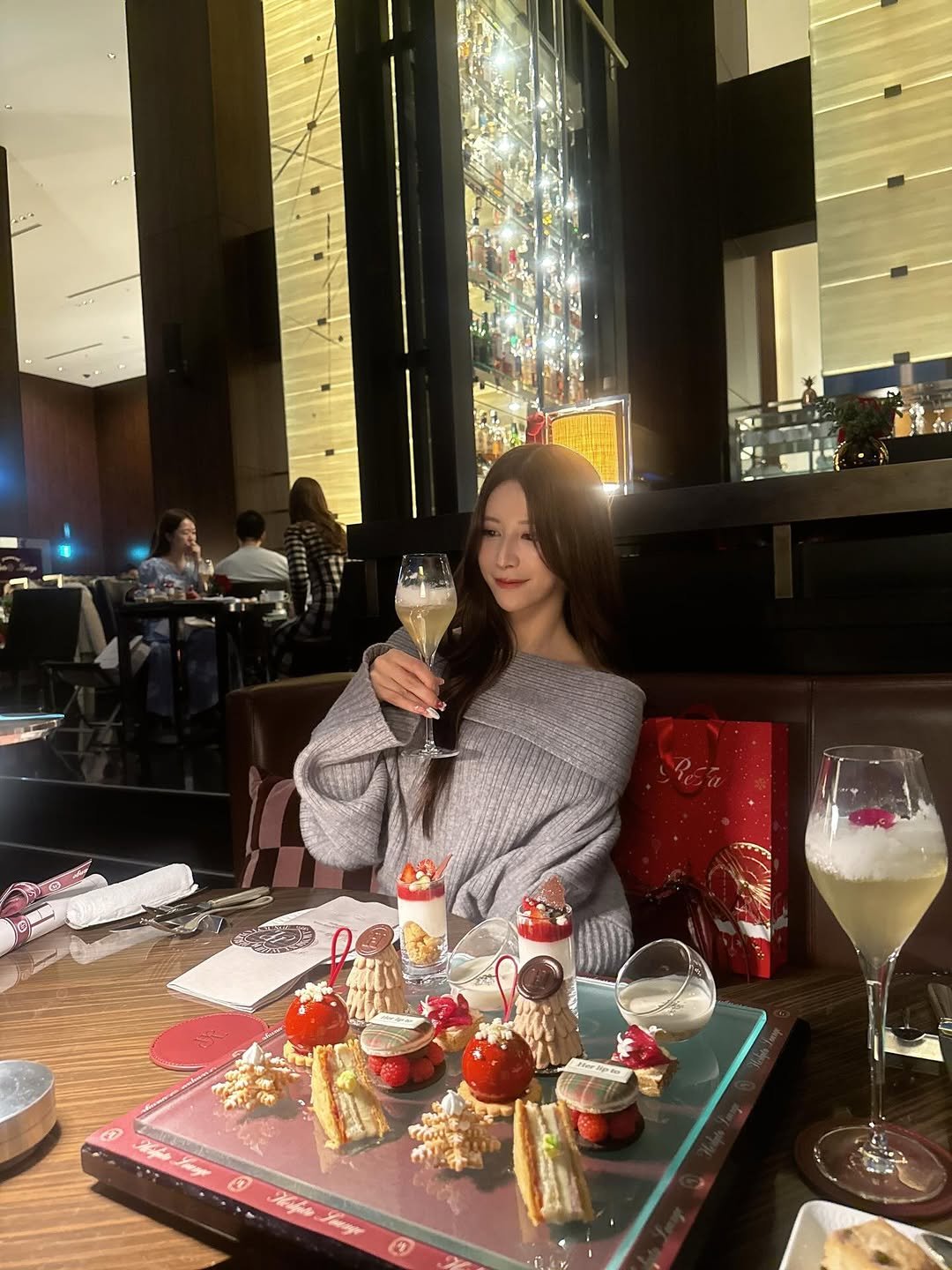 Photo by 七ツ森りり on January 20, 2026. May be an image of strawberry daiquiri, dessert, strawberry and text.