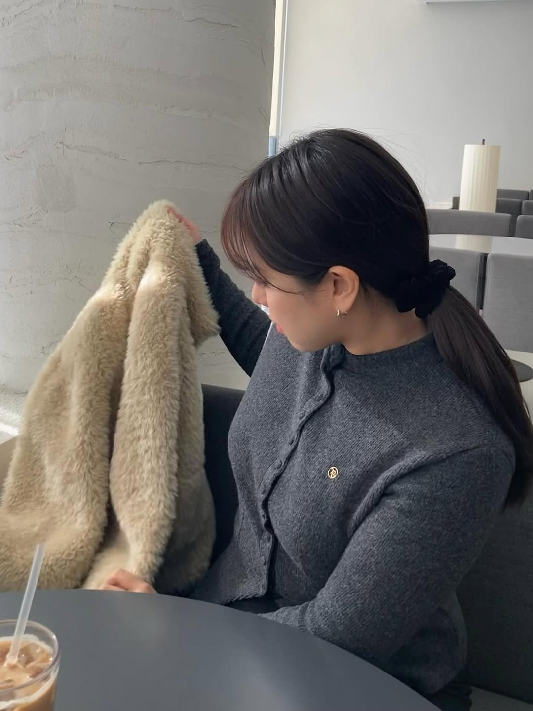 ririroooom 게시물 이미지: 푸짐한 전골먹고 햇살 가득 들어오는 곳에서 티타임ミ⁰̷̴͈ 。⁰̷̴͈ ミ with mom🤍