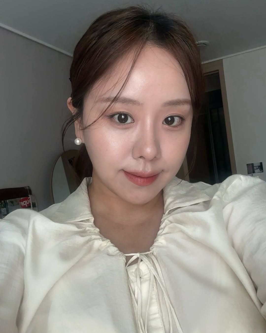 ririroooom 게시물 이미지: 첫 피드라 수줍… 오늘 자연광 좋아 찍어봤어요😛
아직 월요일 안끝난고...