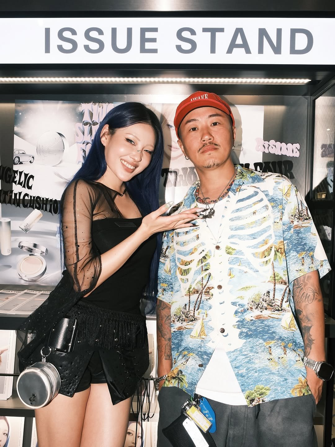 Photo shared by " 메이크업아티스트 이사배 " on August 02, 2025 tagging @jayflowsuk, and @twoslashfour. May be an image of 2 people, magazine, bolo tie, top, newsstand and text.