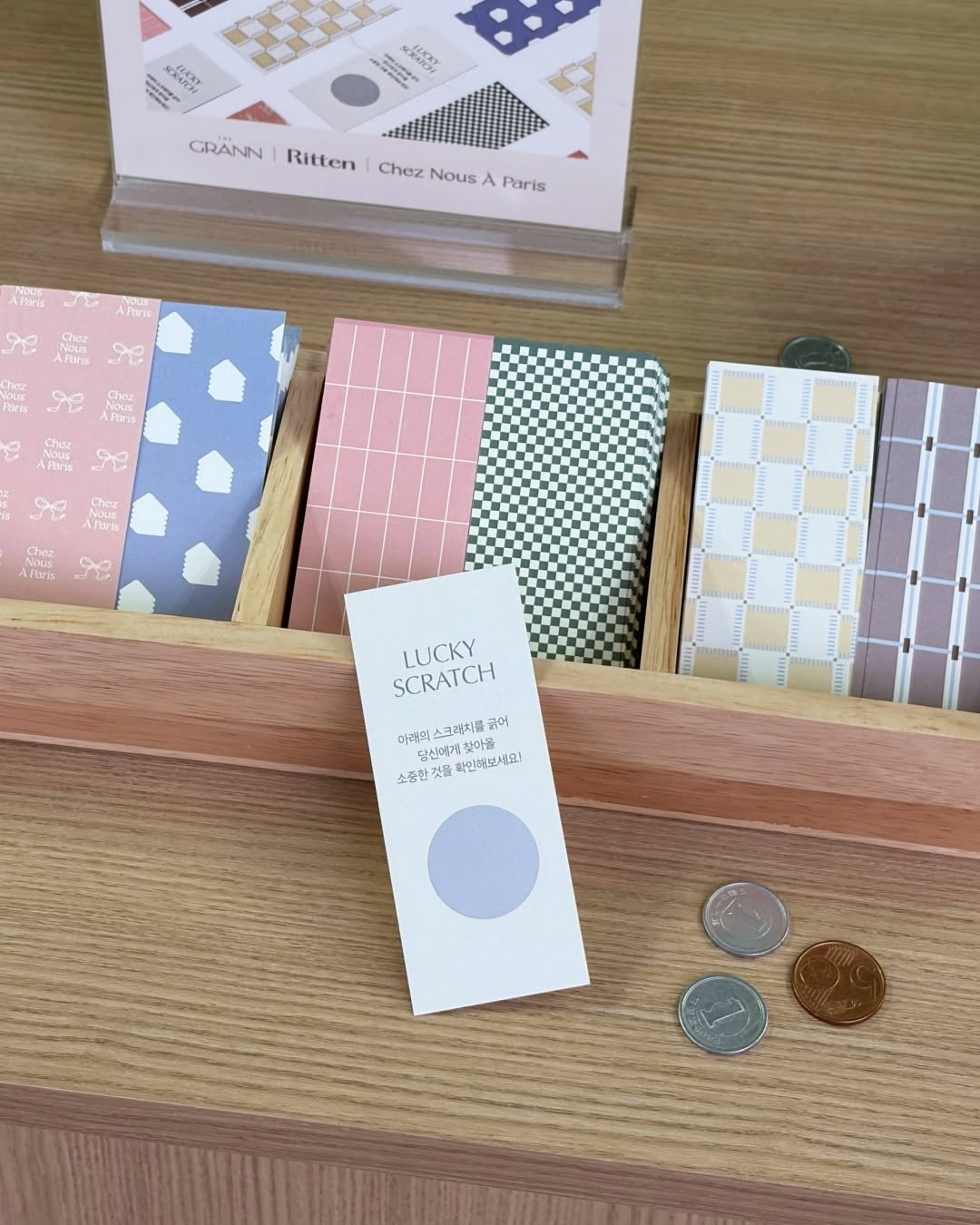 Photo by RITTEN 리튼 on December 21, 2025. May be an image of book, diary, card, binder, clipboard and text that says '." ILOXY መ x ရ- 女スキH BUEKT GRANN Ritten Chez Nous Paris APhris Pons APars o Chez Flaris YEME 202 APbris Chuz APbris LUCKY SCRATCH 아래의 당신에게 .찾아를 아래의스크래치를 크러치를 읽어 소중한 것을 확안해보세요! (요)'.