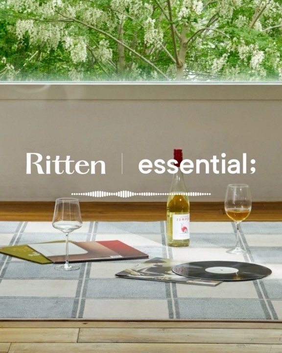 ritten_hours 게시물 이미지: 𝗥𝗶𝘁𝘁𝗲𝗻 𝘅 𝗲𝘀𝘀𝗲𝗻𝘁𝗶𝗮𝗹; 플레이리스트 공개🍷
러그 위 흐르는 그루브한...