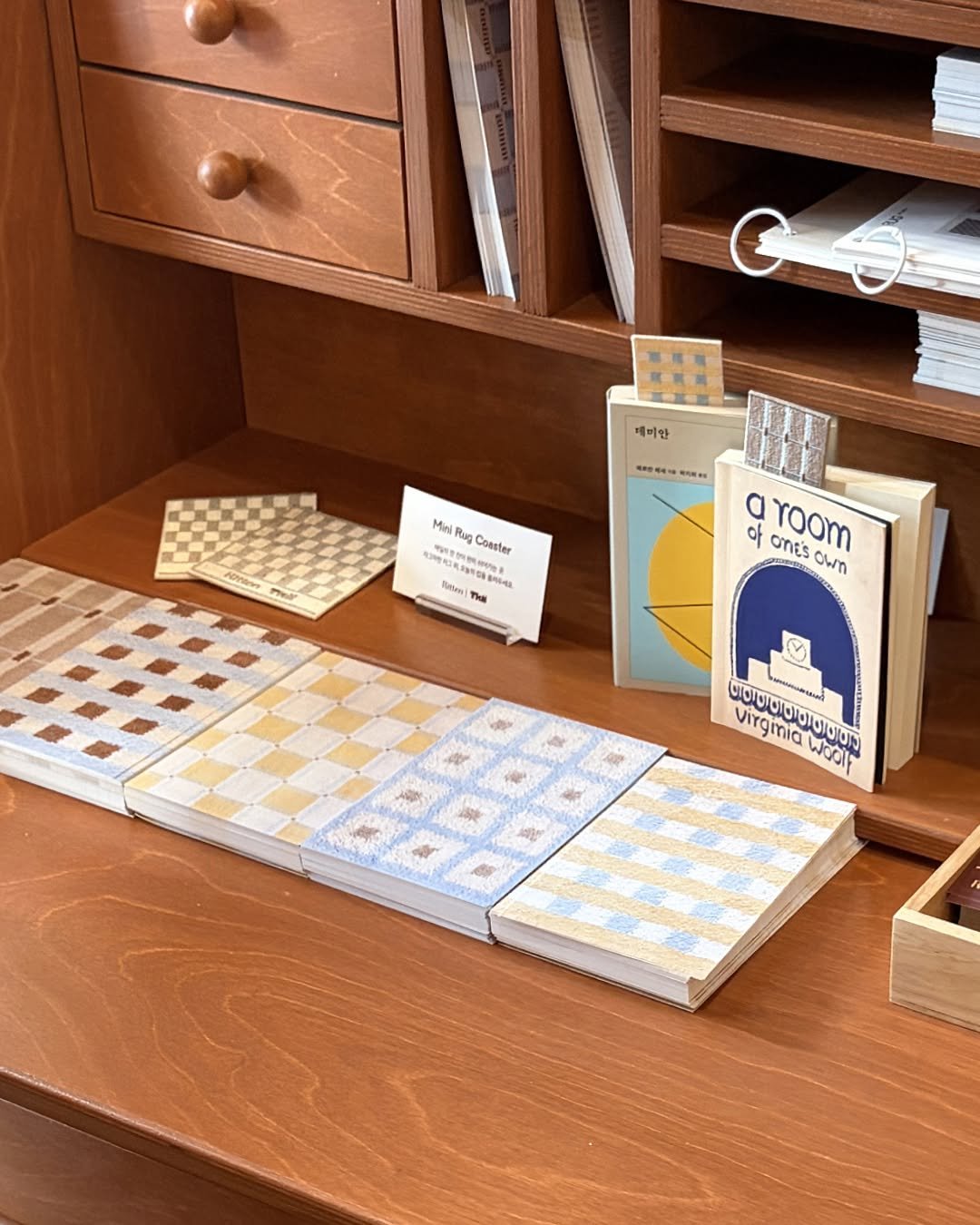 Photo by RITTEN 리튼 on November 09, 2025. May be an image of matchbook, book, chess, bureau and text.