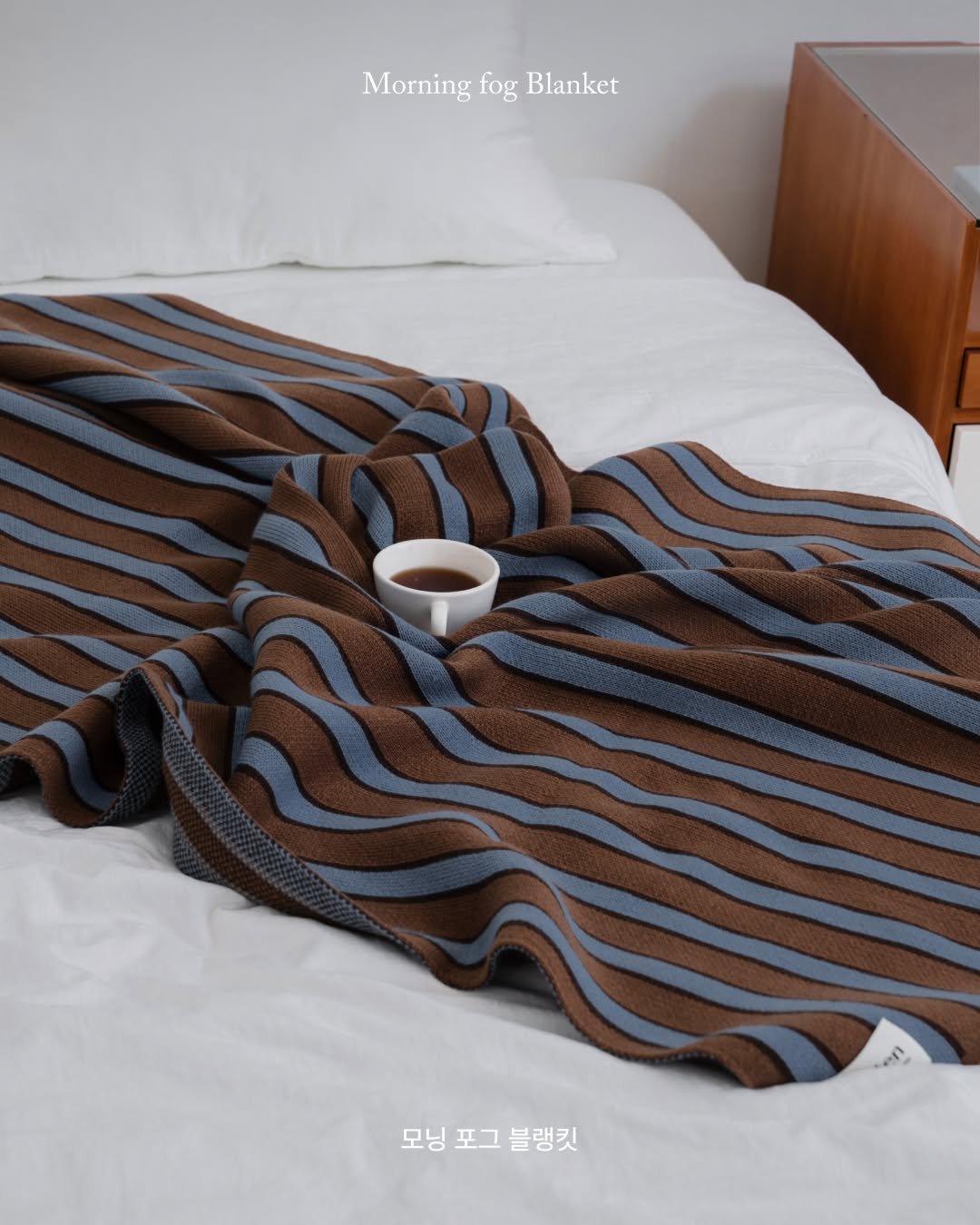 Photo by RITTEN 리튼 on December 12, 2025. May be an image of sleepwear, blanket, bedroom and text that says 'Morning fog MorningfogBlanket Blanket en 모닝포그블랭킷 모닝 포그 블랭킷'.